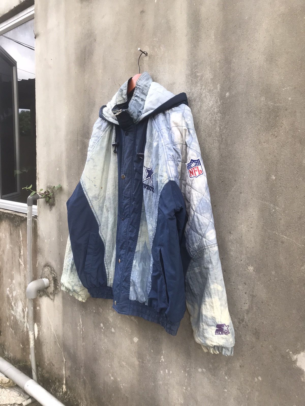 NFL 90s Starter Dallas Cowboys Acid Wash Silver Diamond Puffer Size US L / EU 52-54 / 3 - 6 Thumbnail