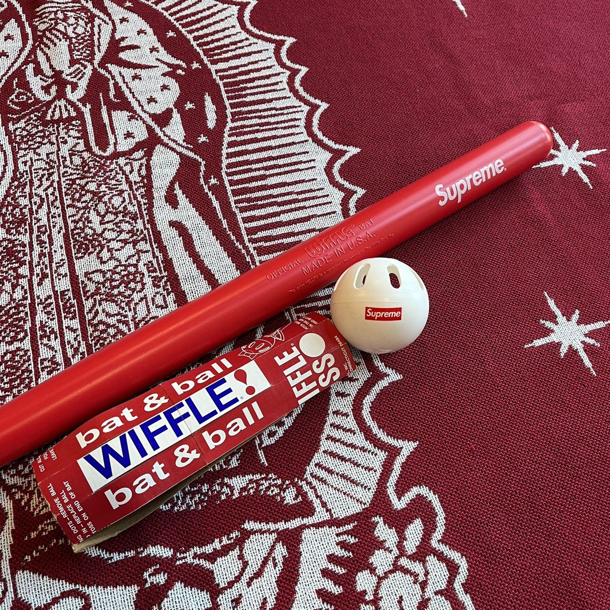 Supreme Wiffle Sport Bat and Ball シュプリーム Supreme Wiffle Sport Bat And Ball | Red | FARFETCH