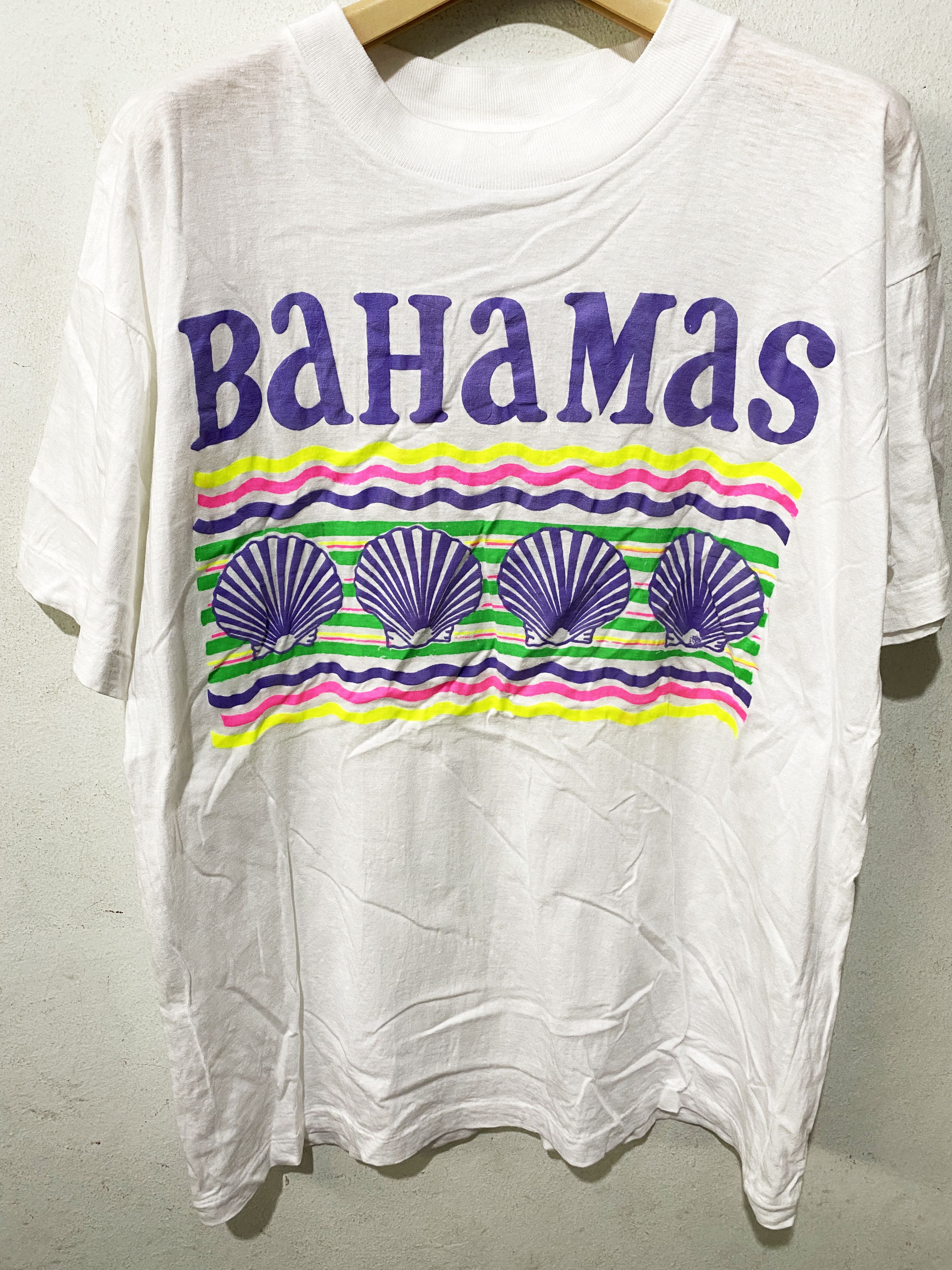 Vintage 2000’s It’s better in the BAHAMAS graphic tee main image 0