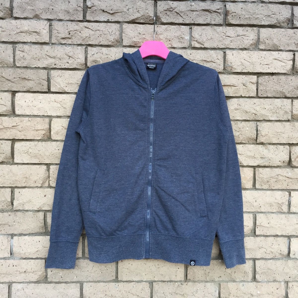 OUTDOOR PRODUCTS hoodie plain colour.. small logo