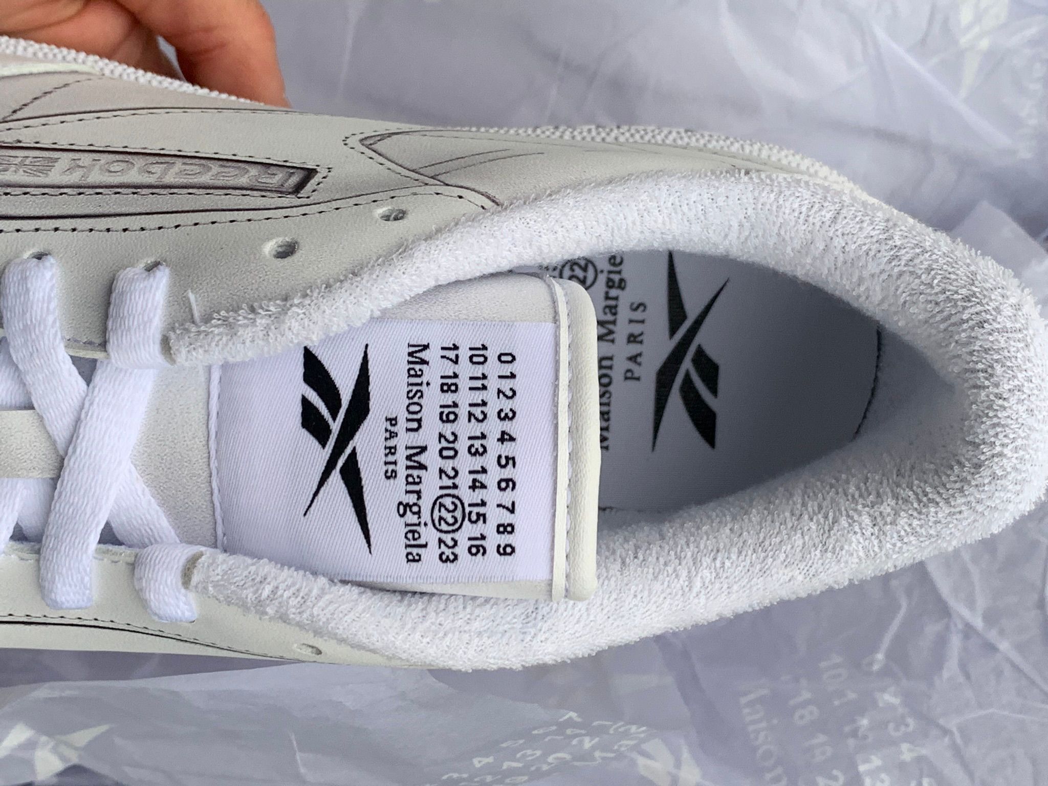 Maison Margiela × Reebok MAISON MARGIELA X REEBOK CLUB C WHITE Size US 9 / IT 39 - 21 Thumbnail