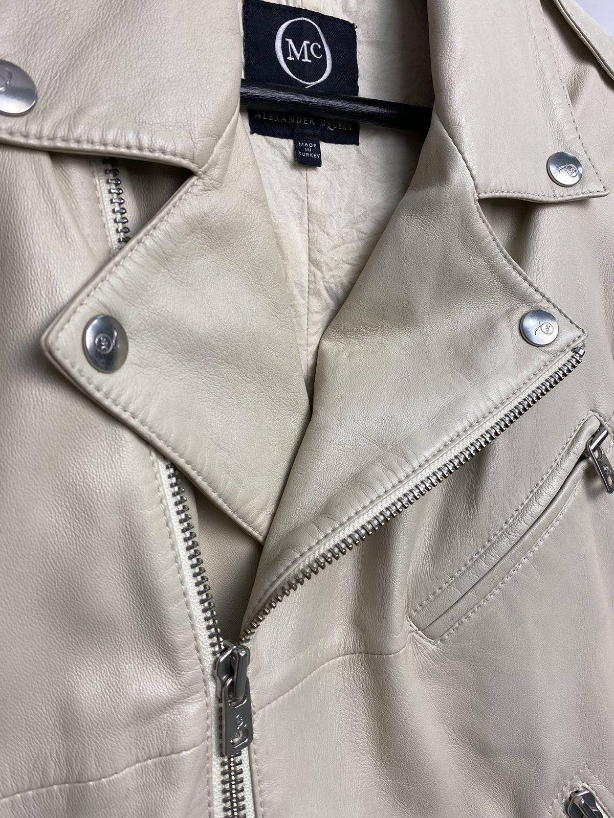 Alexander McQueen ALEXANDER MCQUEEN beige LEATHER CROPPED BIKER Jacket Size S / US 4 / IT 40 - 4 Thumbnail
