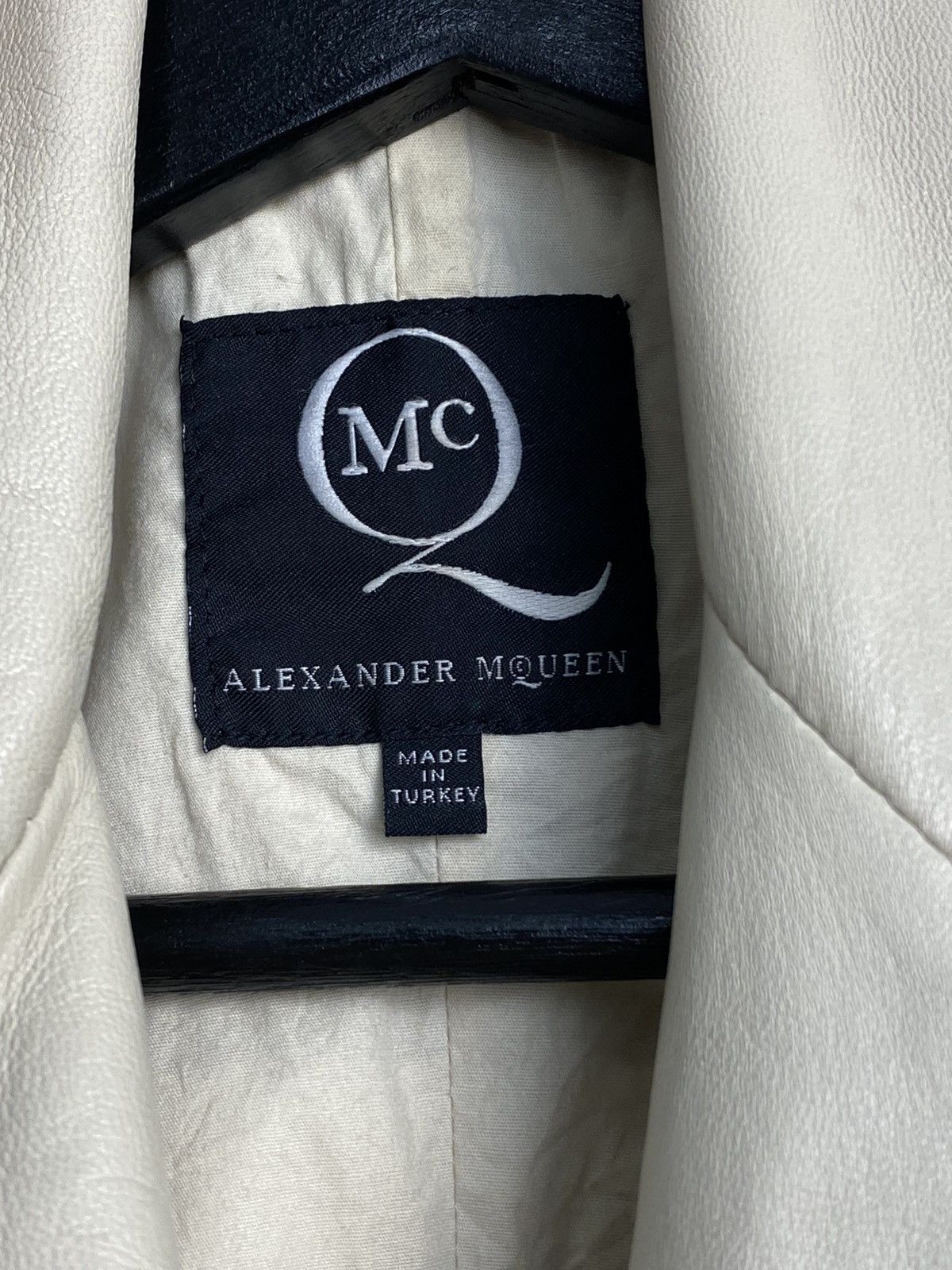 Alexander McQueen ALEXANDER MCQUEEN beige LEATHER CROPPED BIKER Jacket Size S / US 4 / IT 40 - 6 Thumbnail