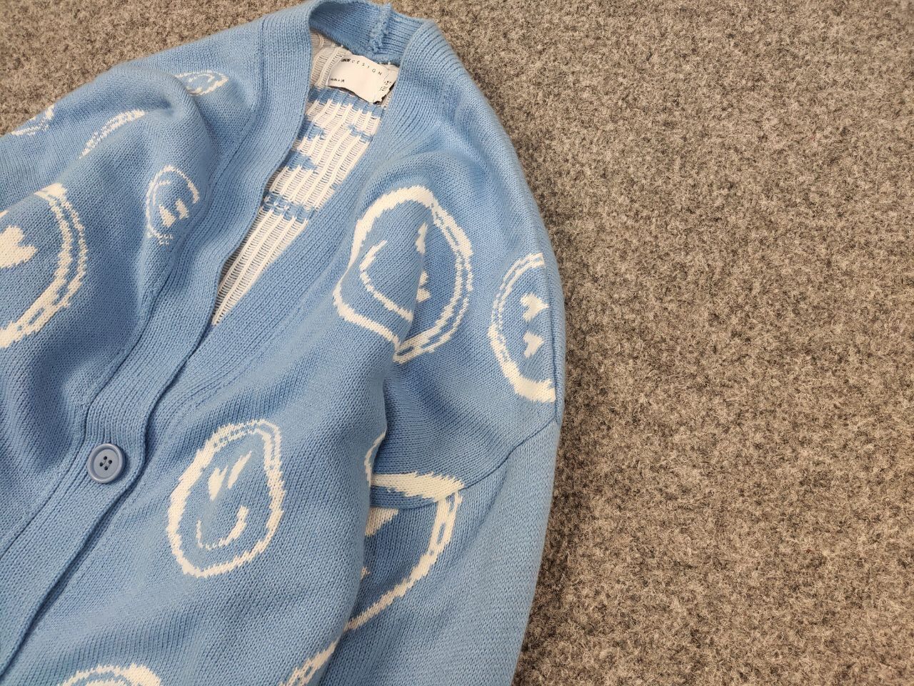 Japanese Brand Vintage 90's blue smiley logos Japanese style Knit Cardigan Size XS / US 0-2 / IT 36-38 - 4 Thumbnail