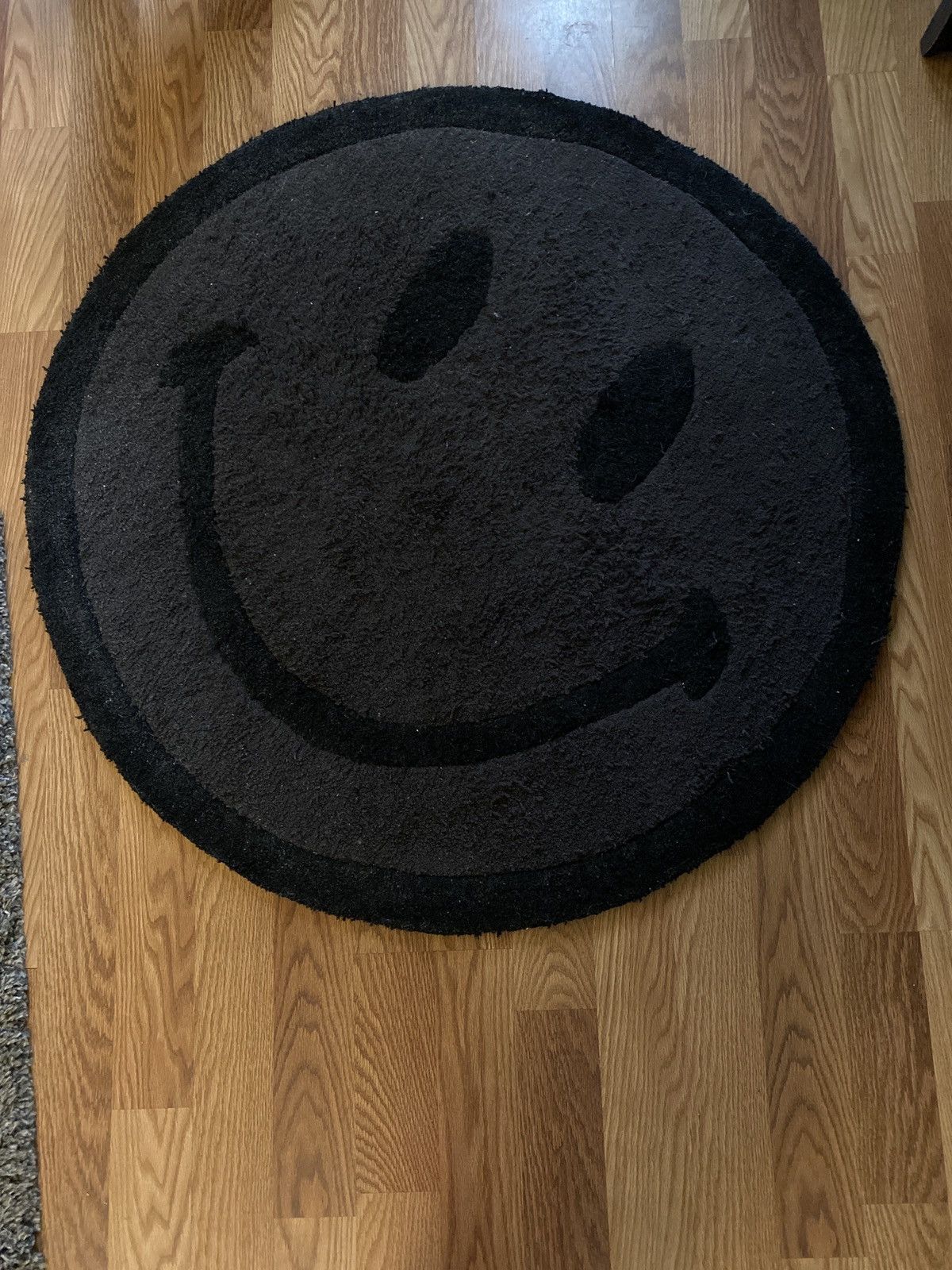 Market Original Market Smiley Rug BLACK USED | Grailed
