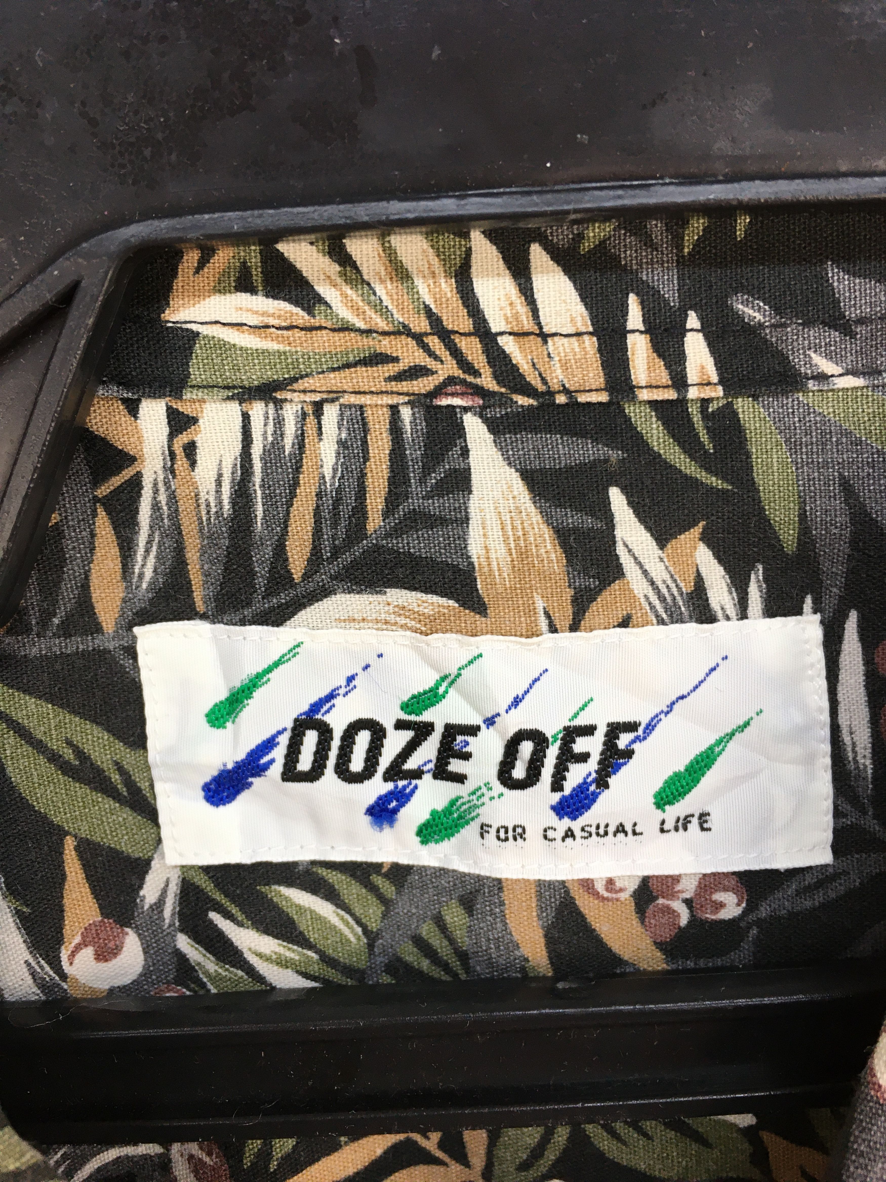 Other Vintage DOZE OFF Wild Florals Hawaiian Shirt Size US L / EU 52-54 / 3 - 7 Thumbnail