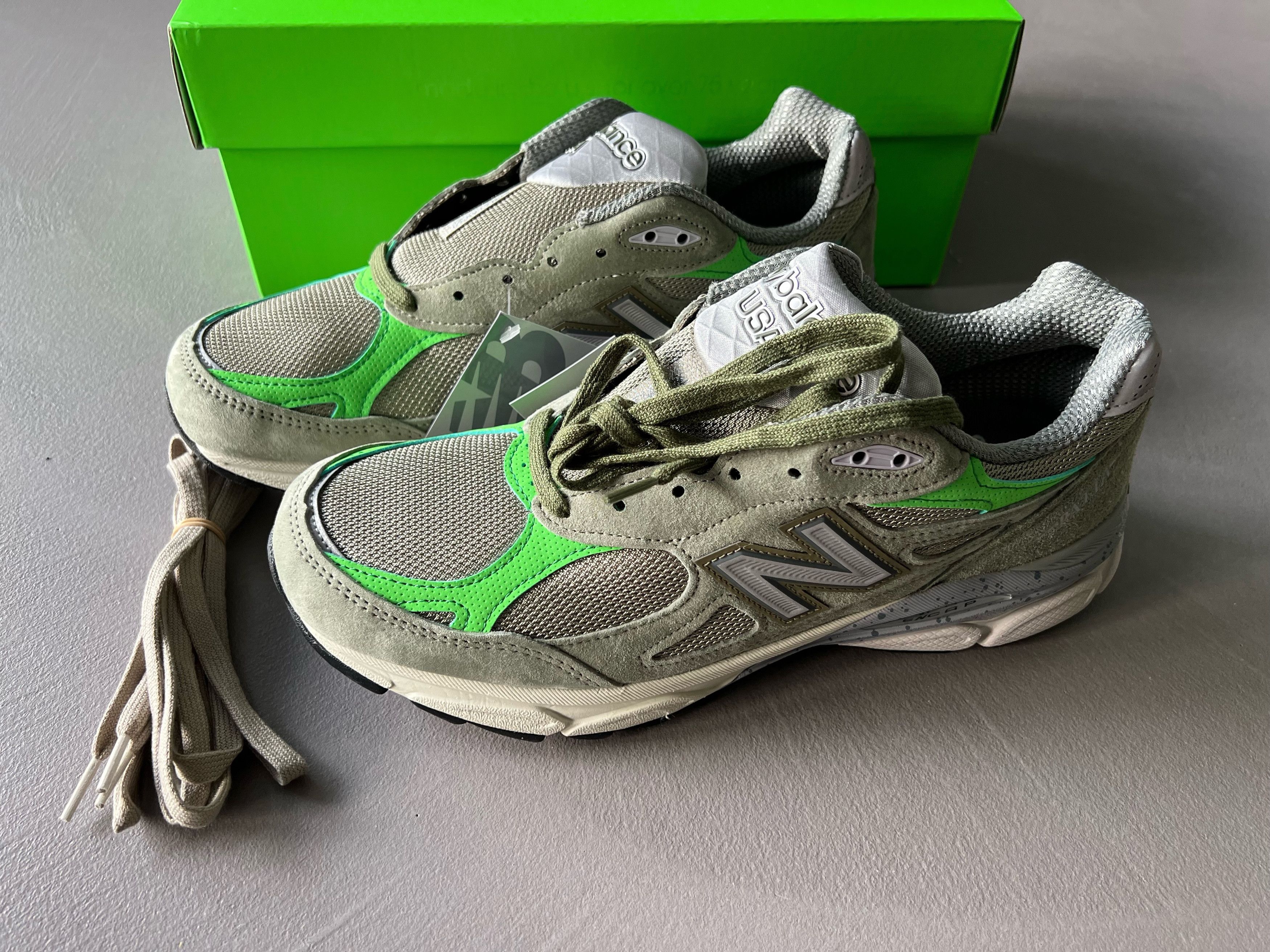 New Balance × Patta Patta x New Balance 990 v3, Grey Lime Green Size US 9.5 / EU 42-43 - 2 Thumbnail