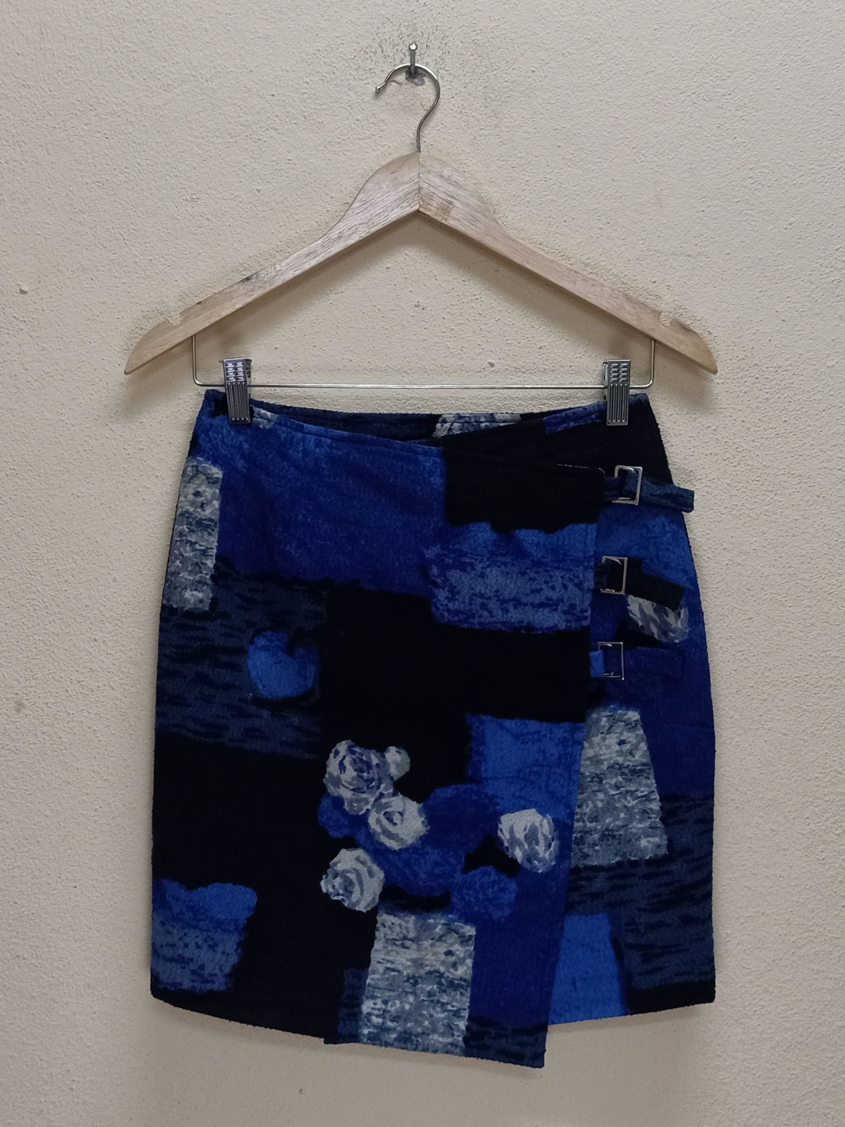 Japanese Brand KENZO PARIS Made In France Blue Flowers Cashmere Mini Skirt Size 26" / US 2 / IT 38 - 2 Thumbnail