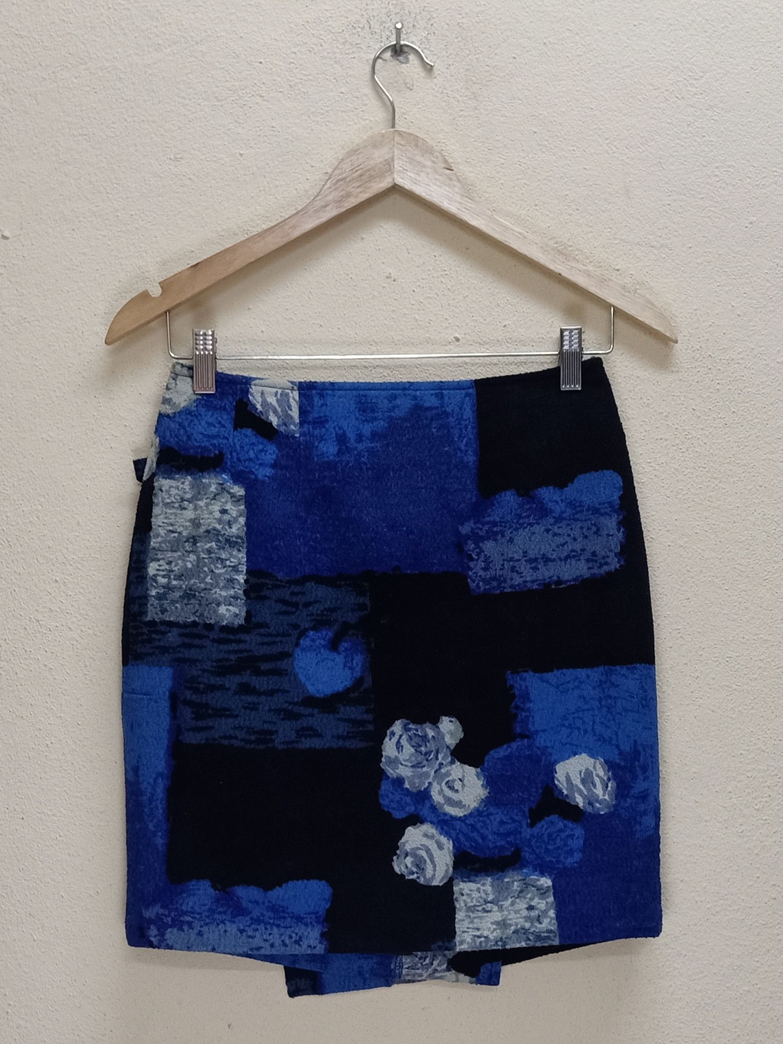 Japanese Brand KENZO PARIS Made In France Blue Flowers Cashmere Mini Skirt Size 26" / US 2 / IT 38 - 3 Thumbnail
