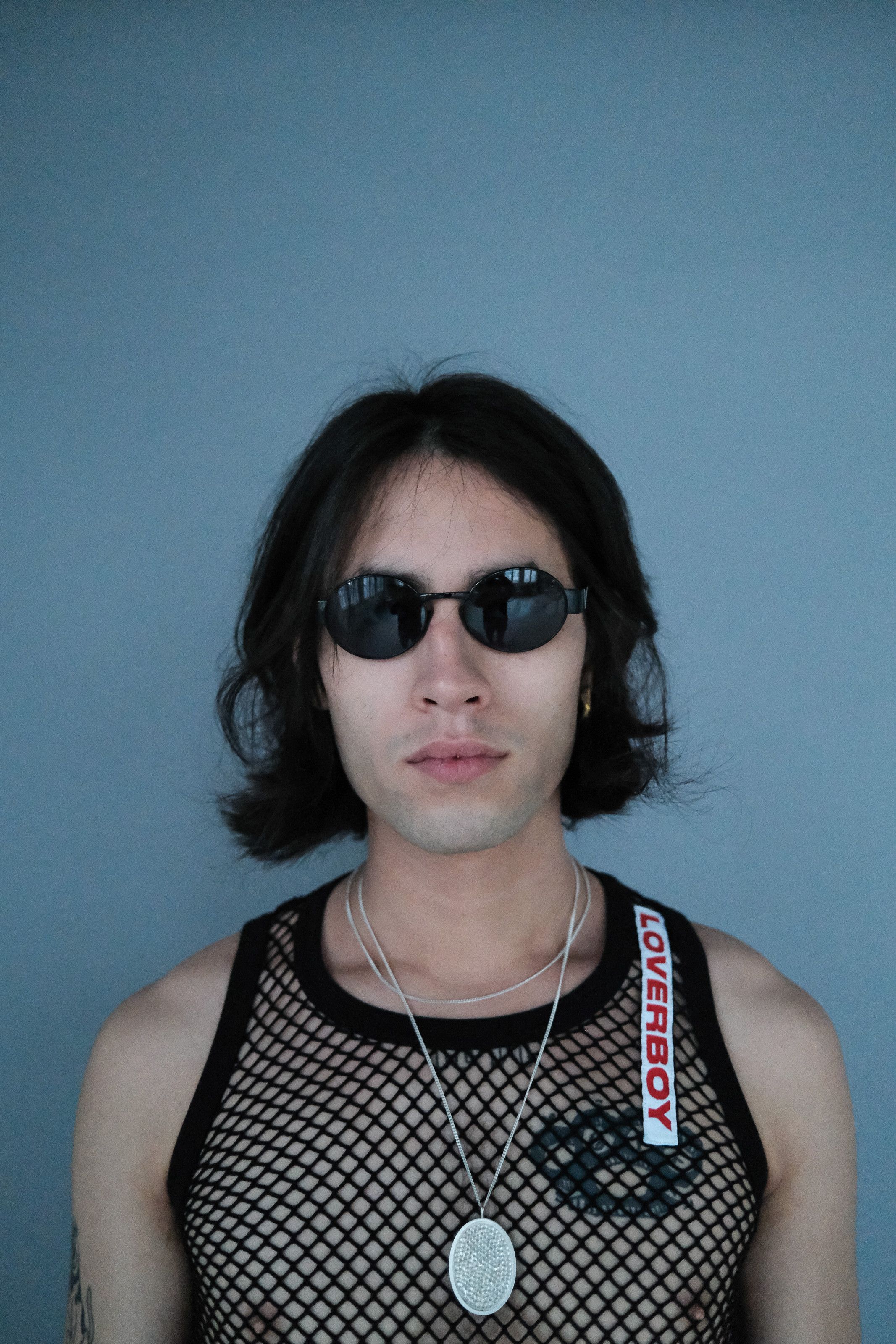 Valentino Valentino '90s Black Oval Signature Sunglasses Size ONE SIZE - 4 Thumbnail