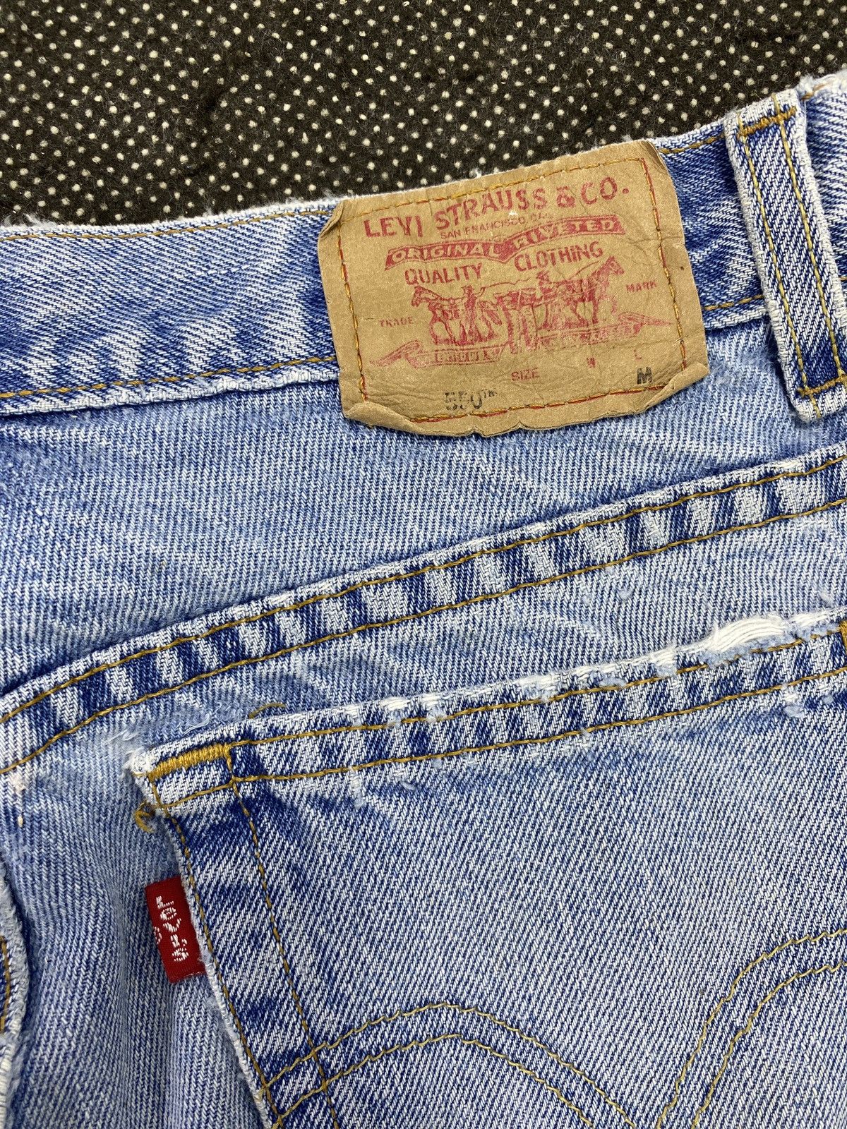 Levi's VINTAGE LEVIS 550 DISTRESSED BLUE WASH JEANS-J478 Size 32" / US 10 / IT 46 - 13 Thumbnail