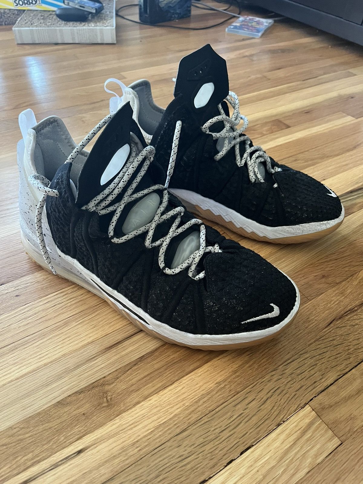 lebron 18 gum sole