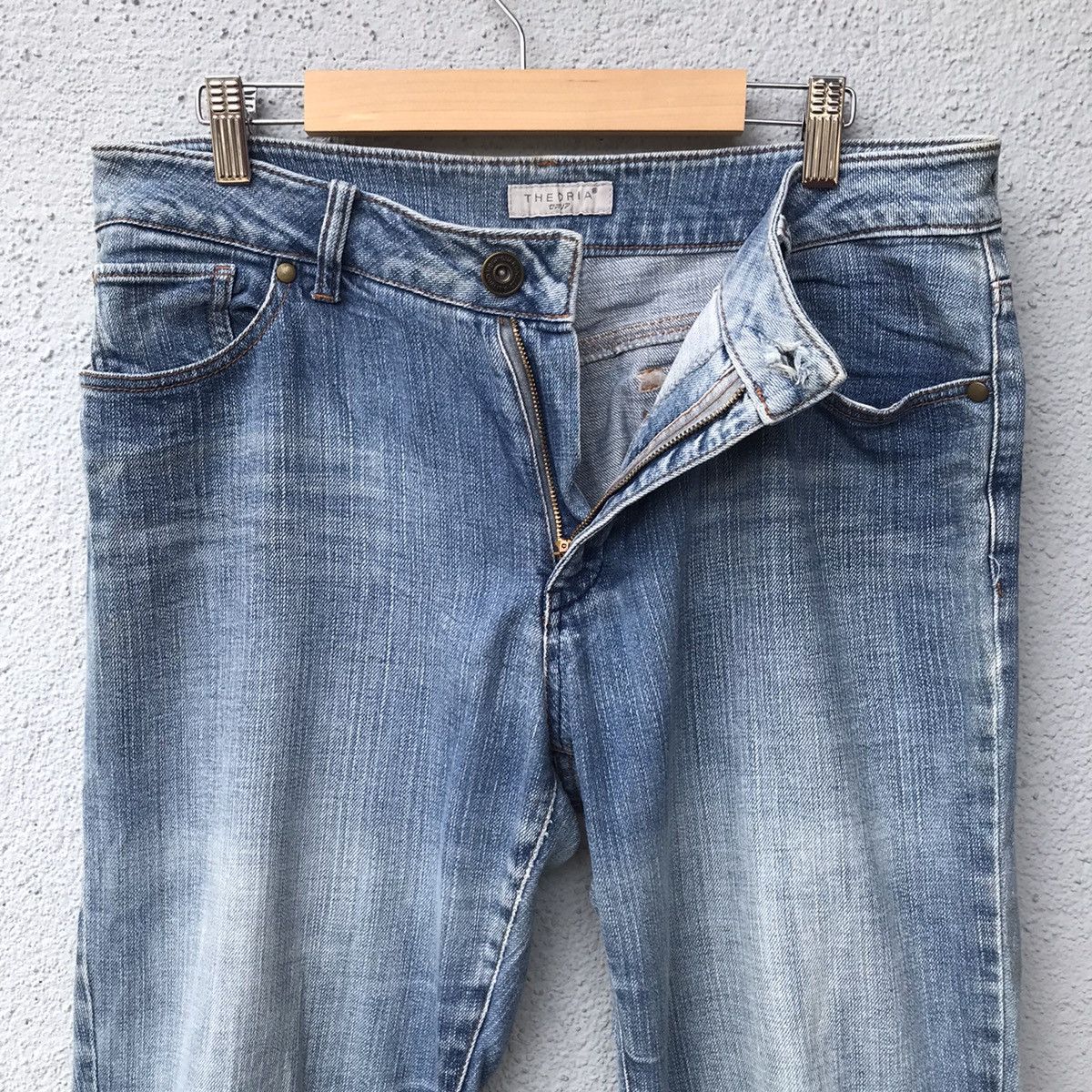 Japanese Brand Vintage Theoria Blue Wash Distressed Flare Jeans Size US 32 / EU 48 - 7 Thumbnail
