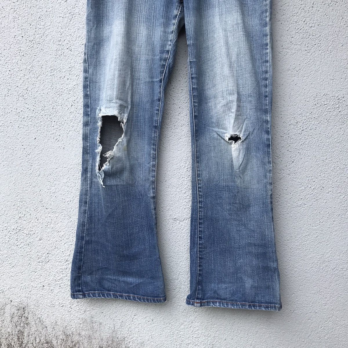 Japanese Brand Vintage Theoria Blue Wash Distressed Flare Jeans Size US 32 / EU 48 - 3 Thumbnail
