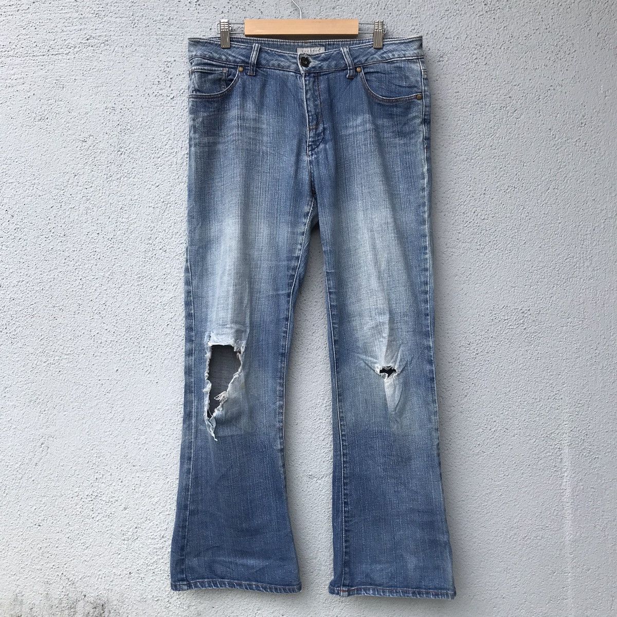 Japanese Brand Vintage Theoria Blue Wash Distressed Flare Jeans Size US 32 / EU 48 - 1 Thumbnail