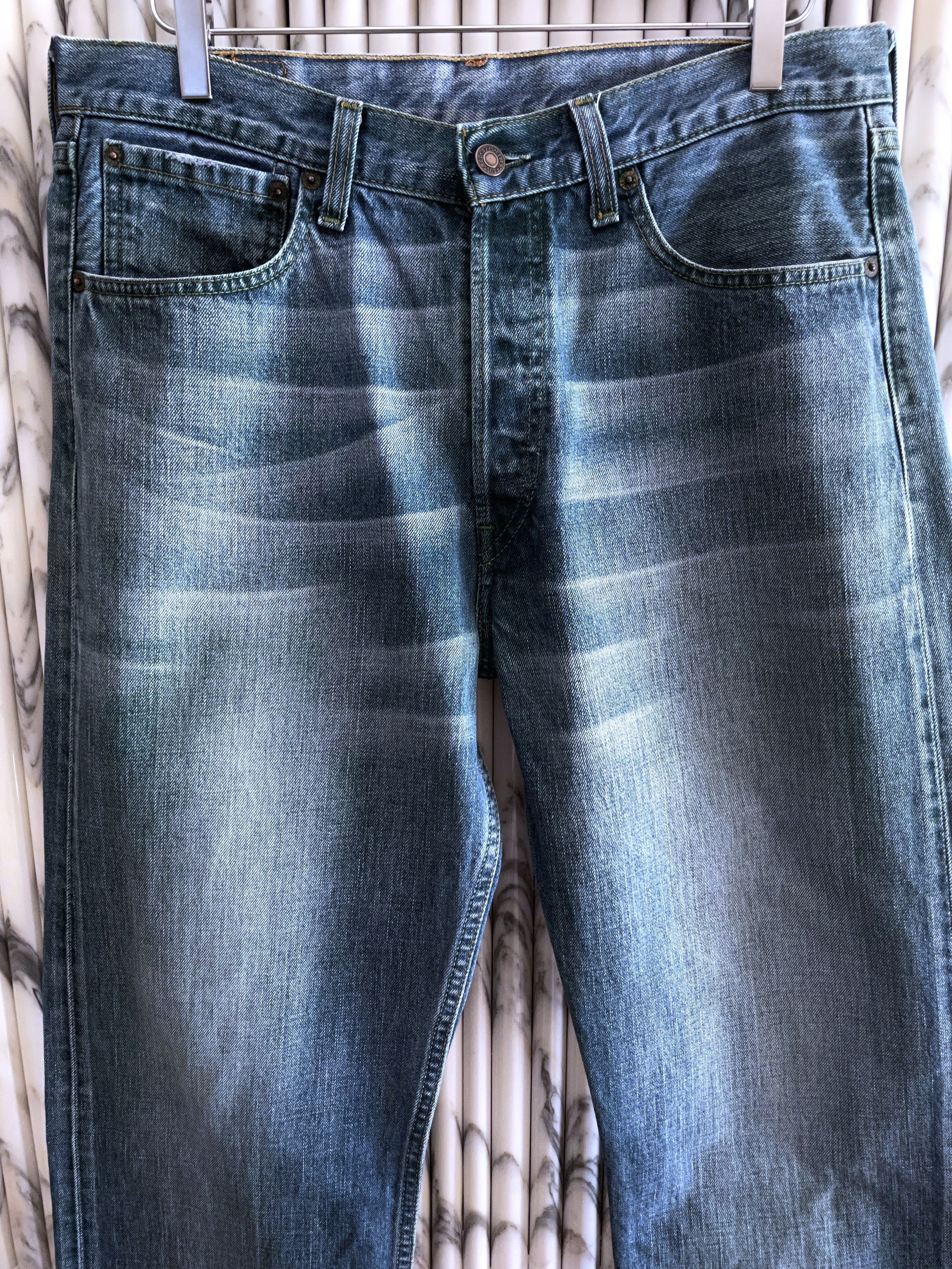 Levi's VINTAGE INDIGO BLUE DISTRESSED DRY DENIM JEANS Size US 32 / EU 48 - 4 Thumbnail