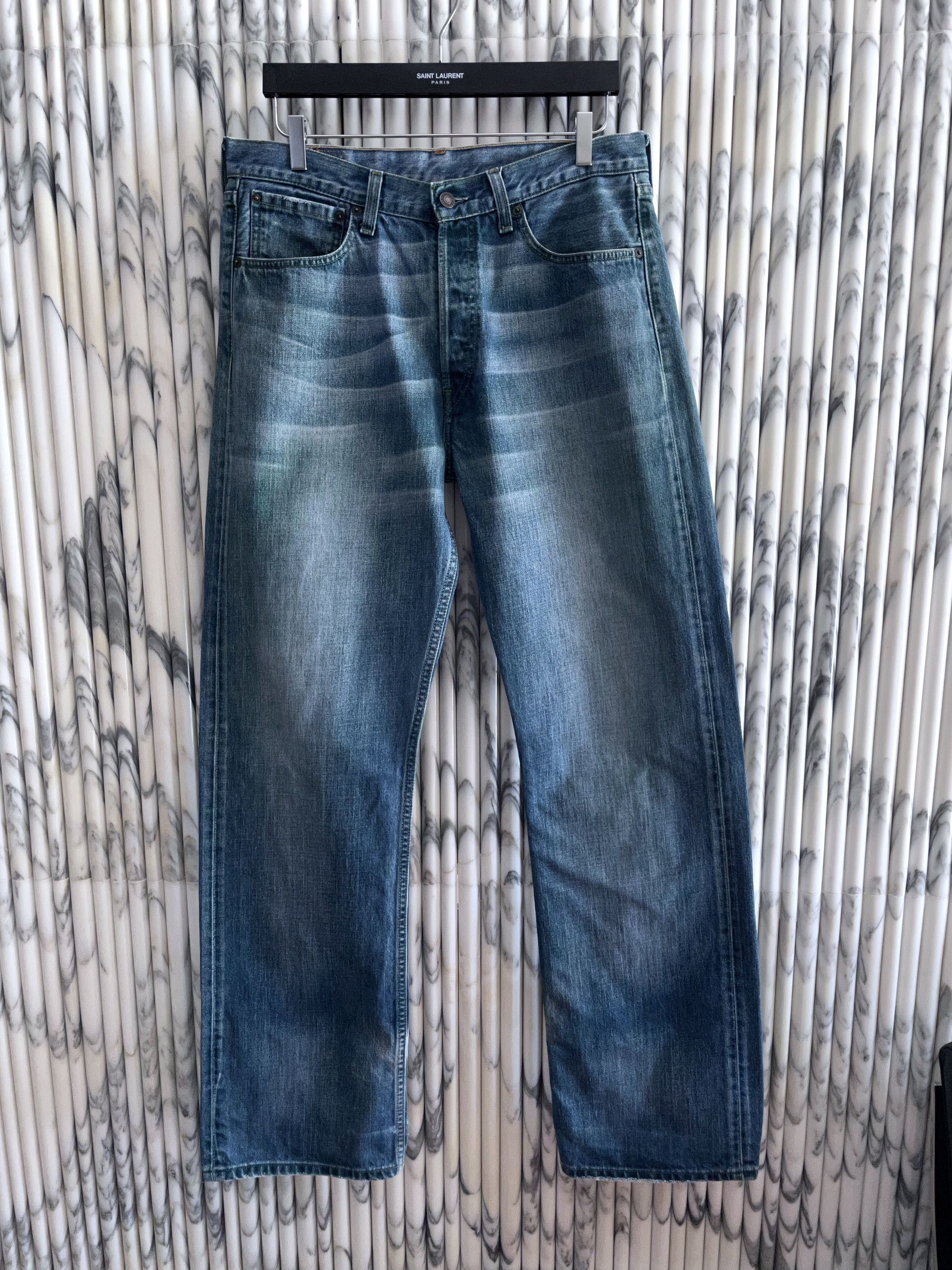 Levi's VINTAGE INDIGO BLUE DISTRESSED DRY DENIM JEANS Size US 32 / EU 48 - 1 Thumbnail