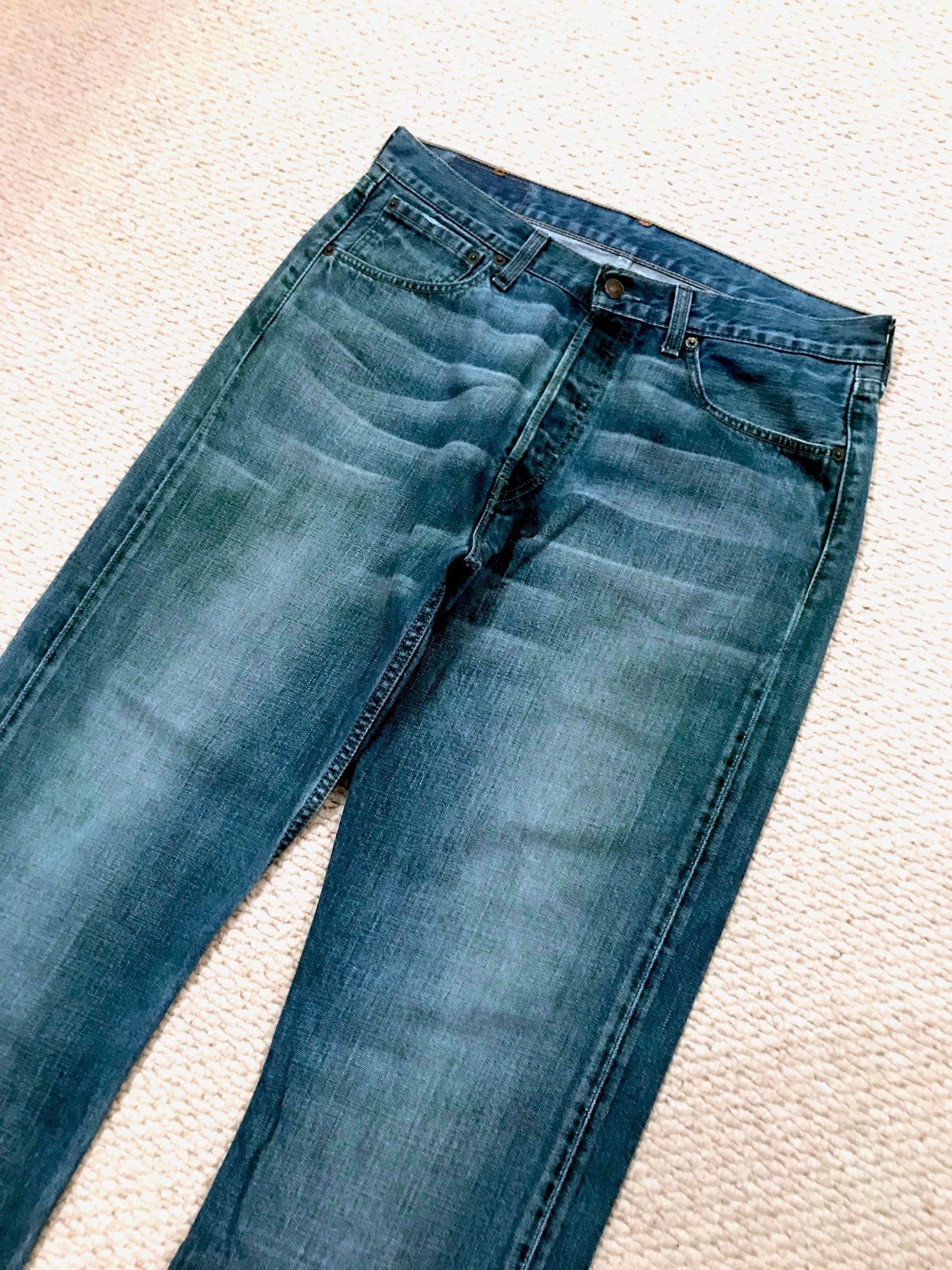 Levi's VINTAGE INDIGO BLUE DISTRESSED DRY DENIM JEANS Size US 32 / EU 48 - 14 Thumbnail