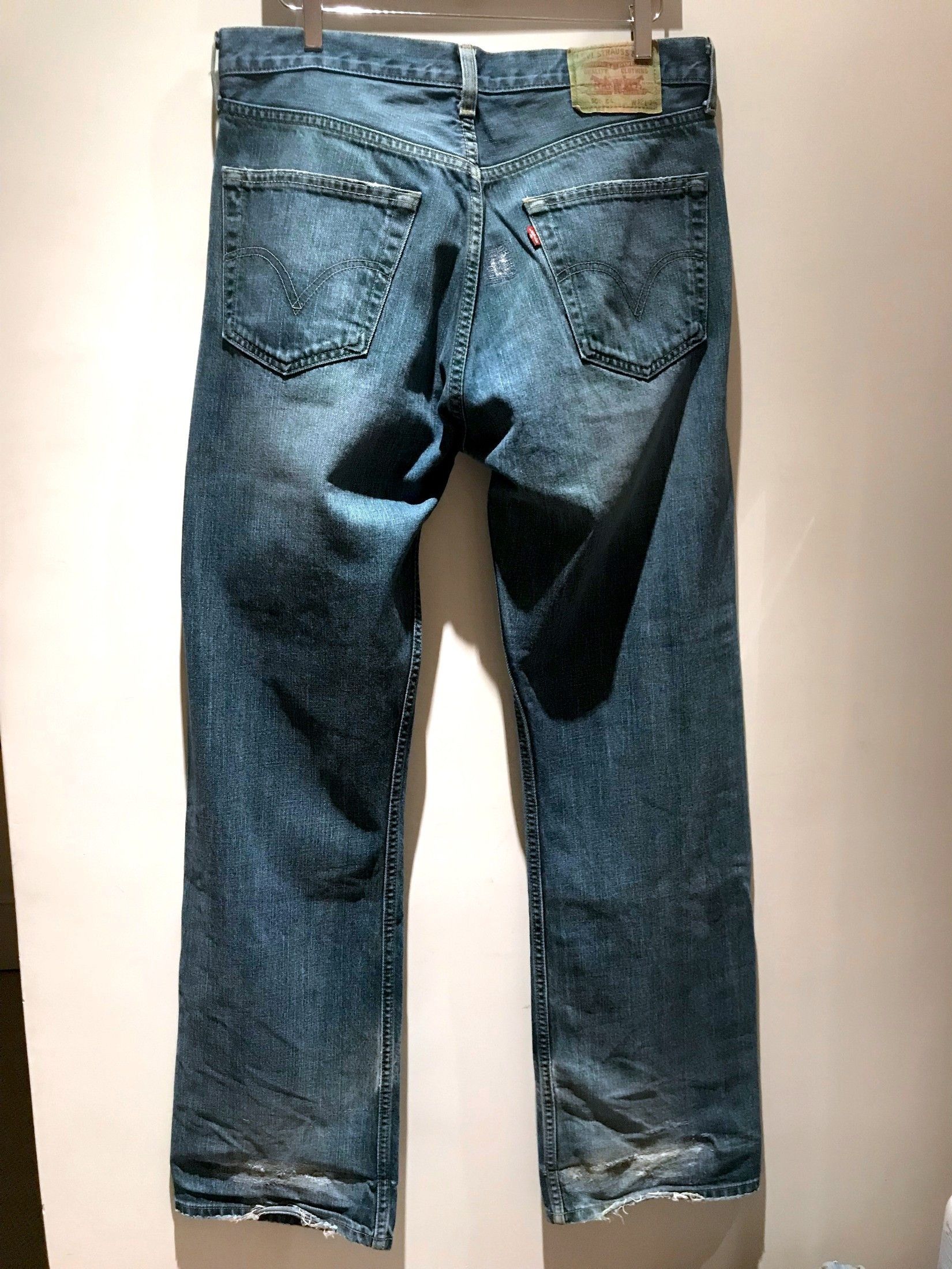 Levi's VINTAGE INDIGO BLUE DISTRESSED DRY DENIM JEANS Size US 32 / EU 48 - 13 Thumbnail