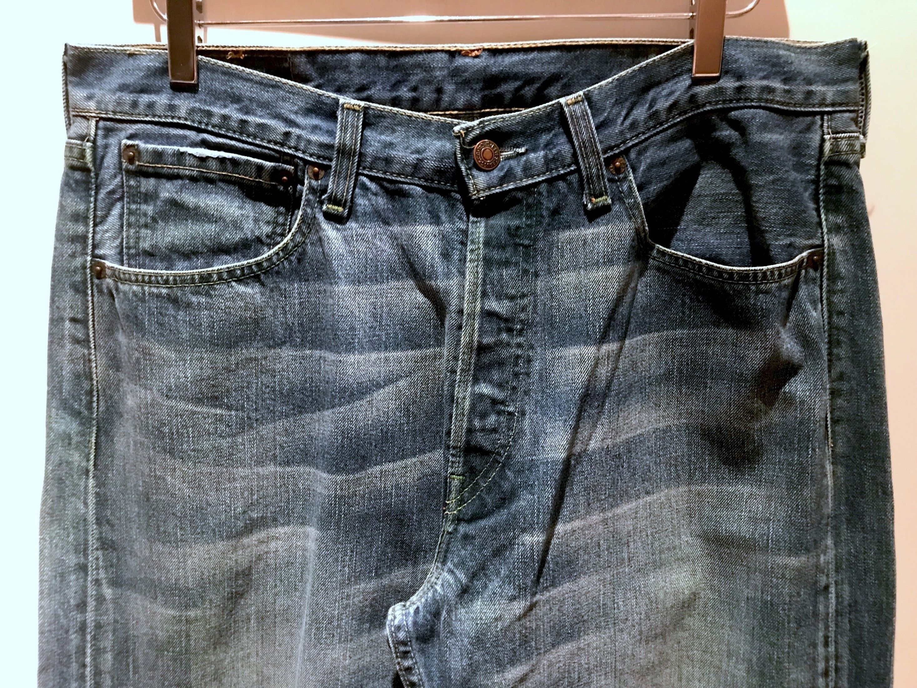 Levi's VINTAGE INDIGO BLUE DISTRESSED DRY DENIM JEANS Size US 32 / EU 48 - 11 Thumbnail