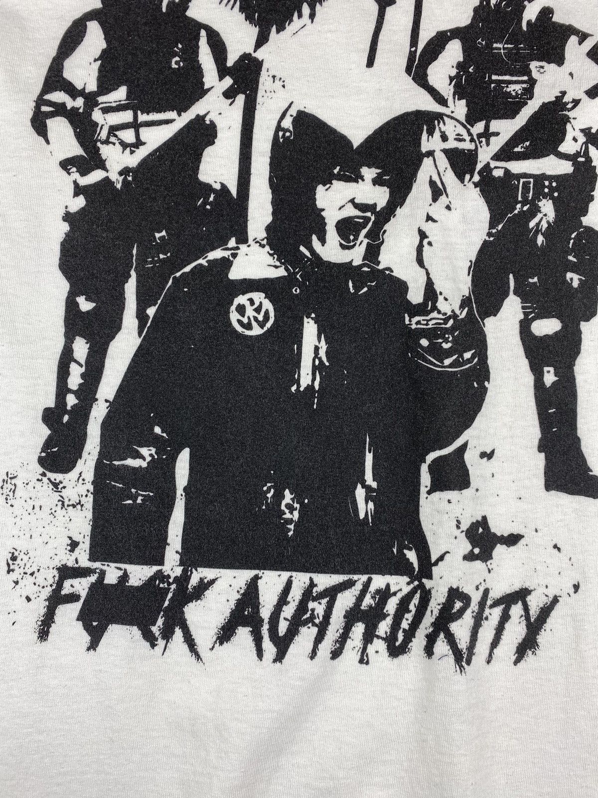 Vintage Vintage Pennywise Fuck Authority Punk Rock Faded Band Shirt Size US XL / EU 56 / 4 - 8 Thumbnail