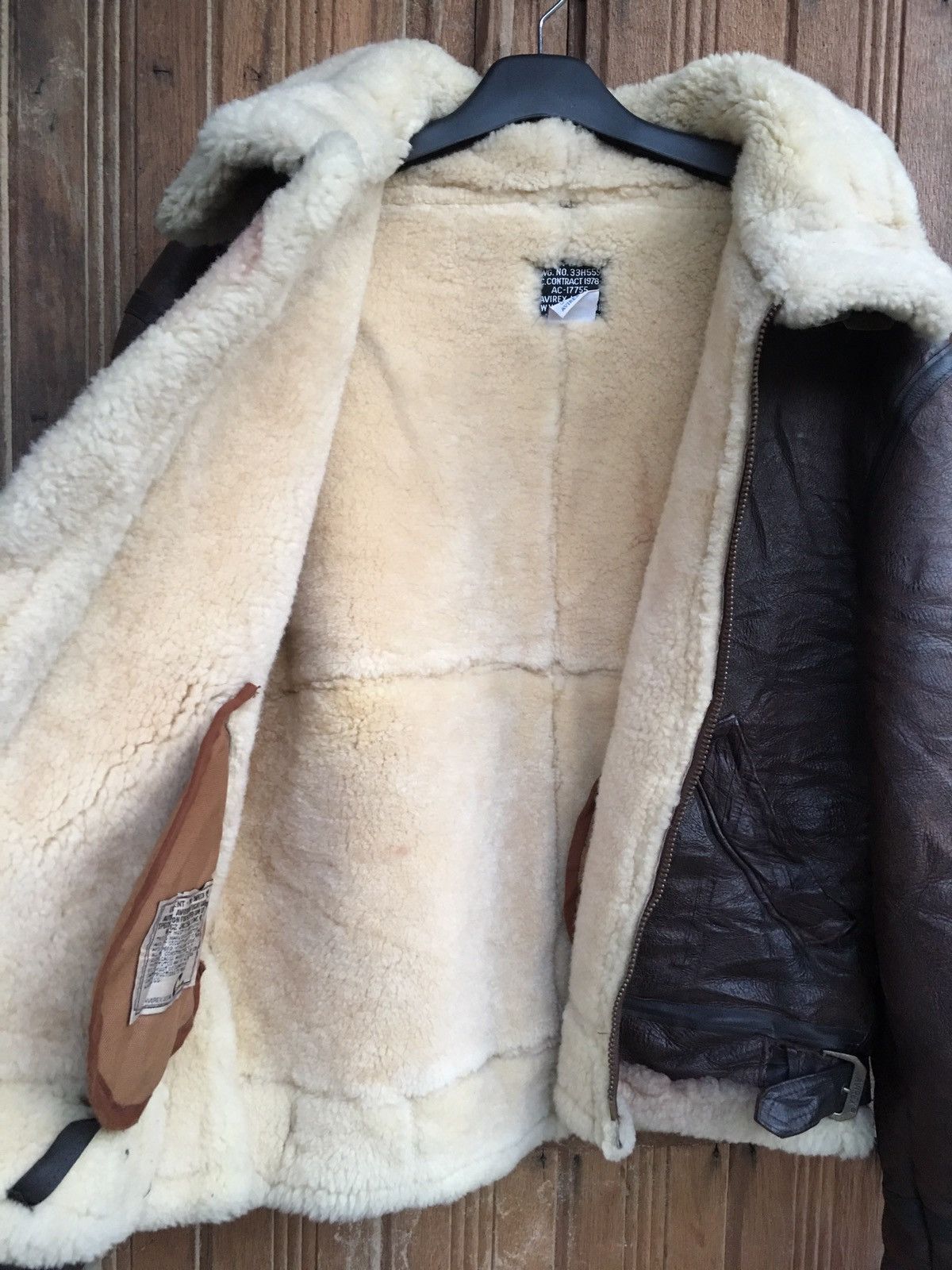 Avirex VINTAGE AVIREX B-3 LEATHER JACKET SIZE 40 SHEEPSKIN SHEARLIN Size US M / EU 48-50 / 2 - 9 Thumbnail