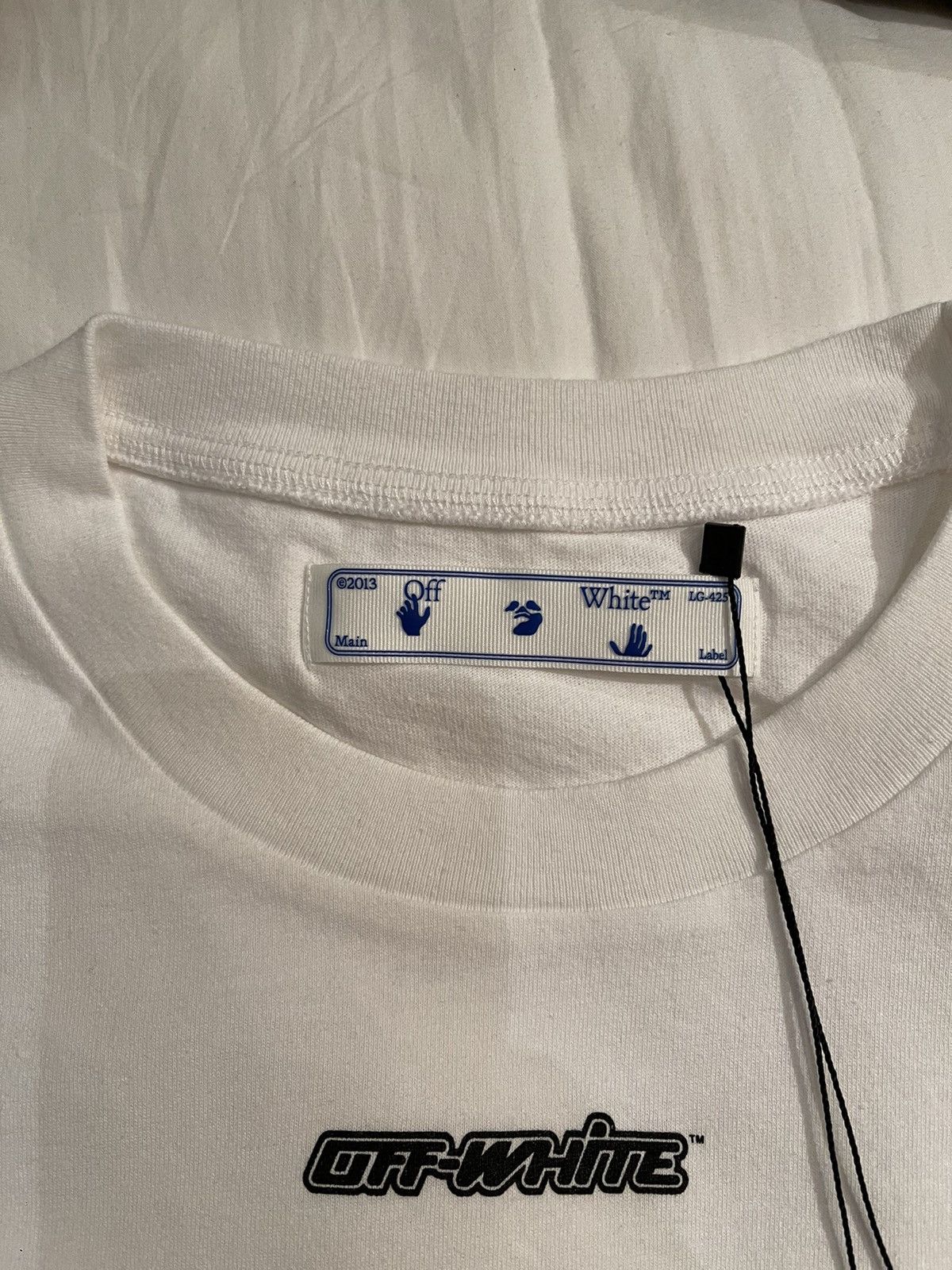 Off-White Off-White ‘blue arrow’ white T-shirt Size US L / EU 52-54 / 3 - 3 Thumbnail