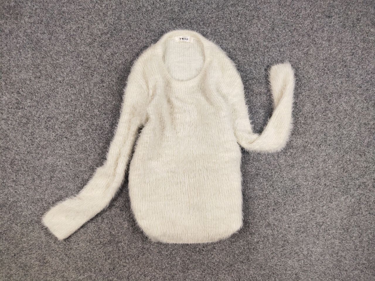 Japanese Brand Vintage Japanese White Mohair Style Fuzzy Crewneck Sweater Size US S / EU 44-46 / 1 - 14 Thumbnail