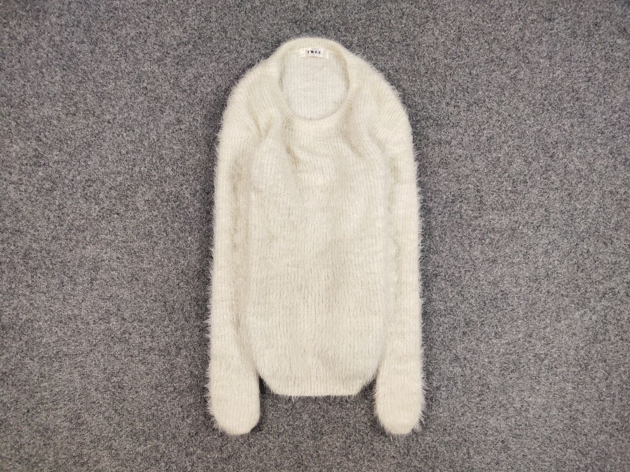 Japanese Brand Vintage Japanese White Mohair Style Fuzzy Crewneck Sweater Size US S / EU 44-46 / 1 - 1 Thumbnail