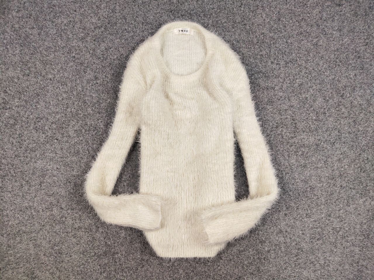 Japanese Brand Vintage Japanese White Mohair Style Fuzzy Crewneck Sweater Size US S / EU 44-46 / 1 - 13 Thumbnail