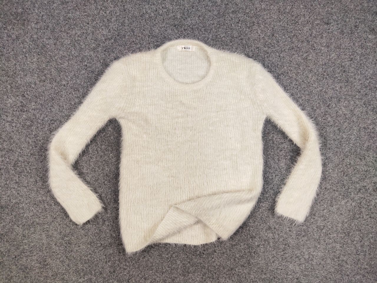 Japanese Brand Vintage Japanese White Mohair Style Fuzzy Crewneck Sweater Size US S / EU 44-46 / 1 - 15 Thumbnail