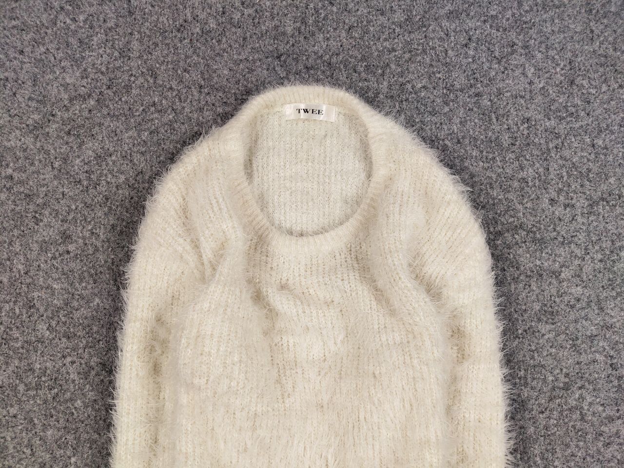 Japanese Brand Vintage Japanese White Mohair Style Fuzzy Crewneck Sweater Size US S / EU 44-46 / 1 - 7 Thumbnail