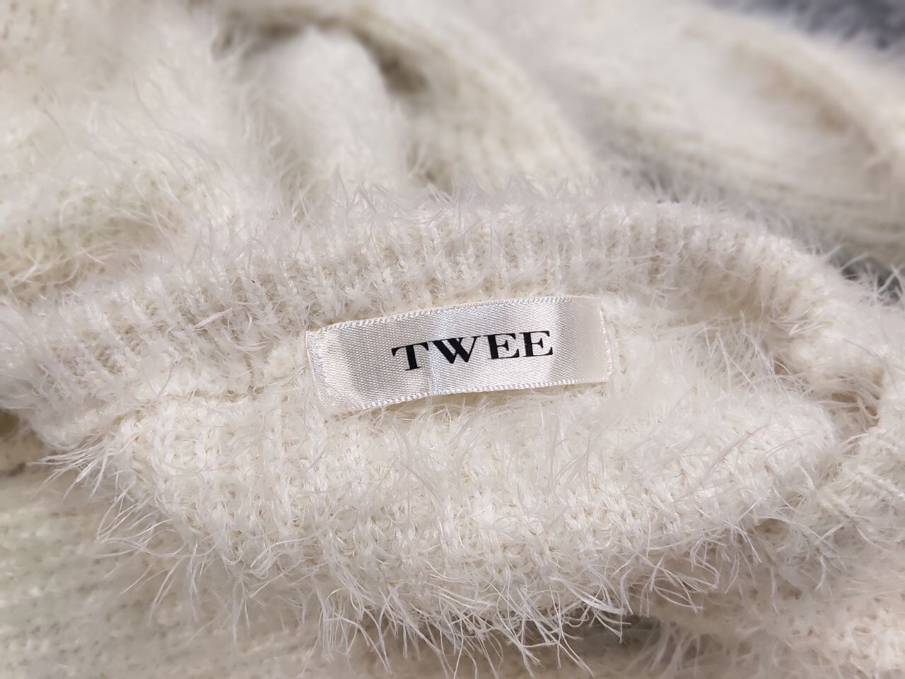 Japanese Brand Vintage Japanese White Mohair Style Fuzzy Crewneck Sweater Size US S / EU 44-46 / 1 - 19 Thumbnail