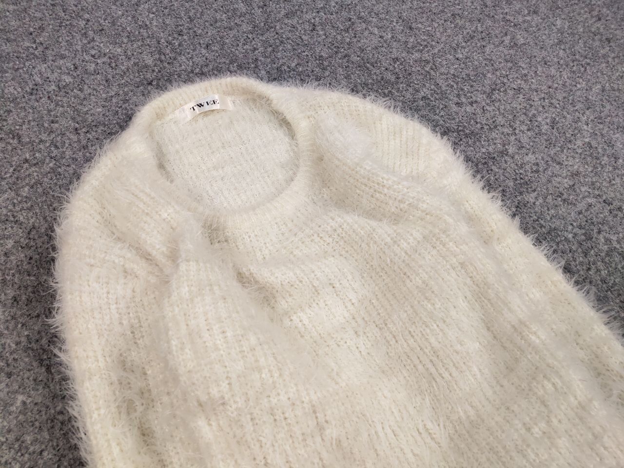Japanese Brand Vintage Japanese White Mohair Style Fuzzy Crewneck Sweater Size US S / EU 44-46 / 1 - 11 Thumbnail