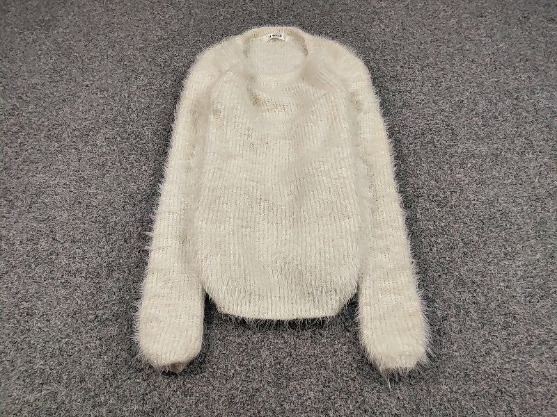 Japanese Brand Vintage Japanese White Mohair Style Fuzzy Crewneck Sweater Size US S / EU 44-46 / 1 - 12 Thumbnail