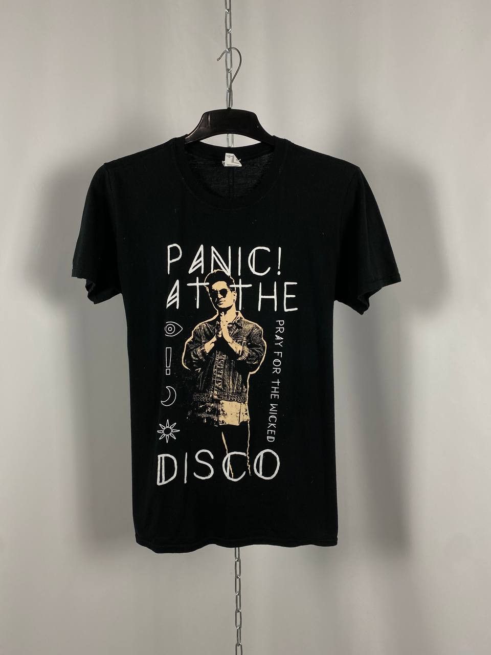 Vintage T-shirt Panic at the order Disco Concert Tour Shirt 2000s Pray for the World Tour tee