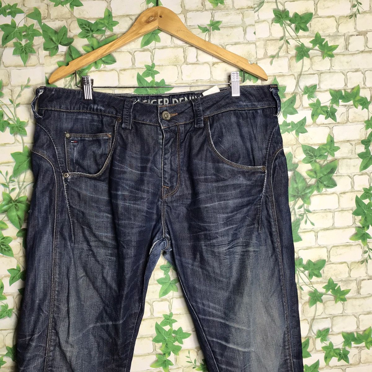 Tommy Hilfiger DISTRESS DENIM BY TOMMY HILFIGER Size US 38 / EU 54 - 6 Thumbnail