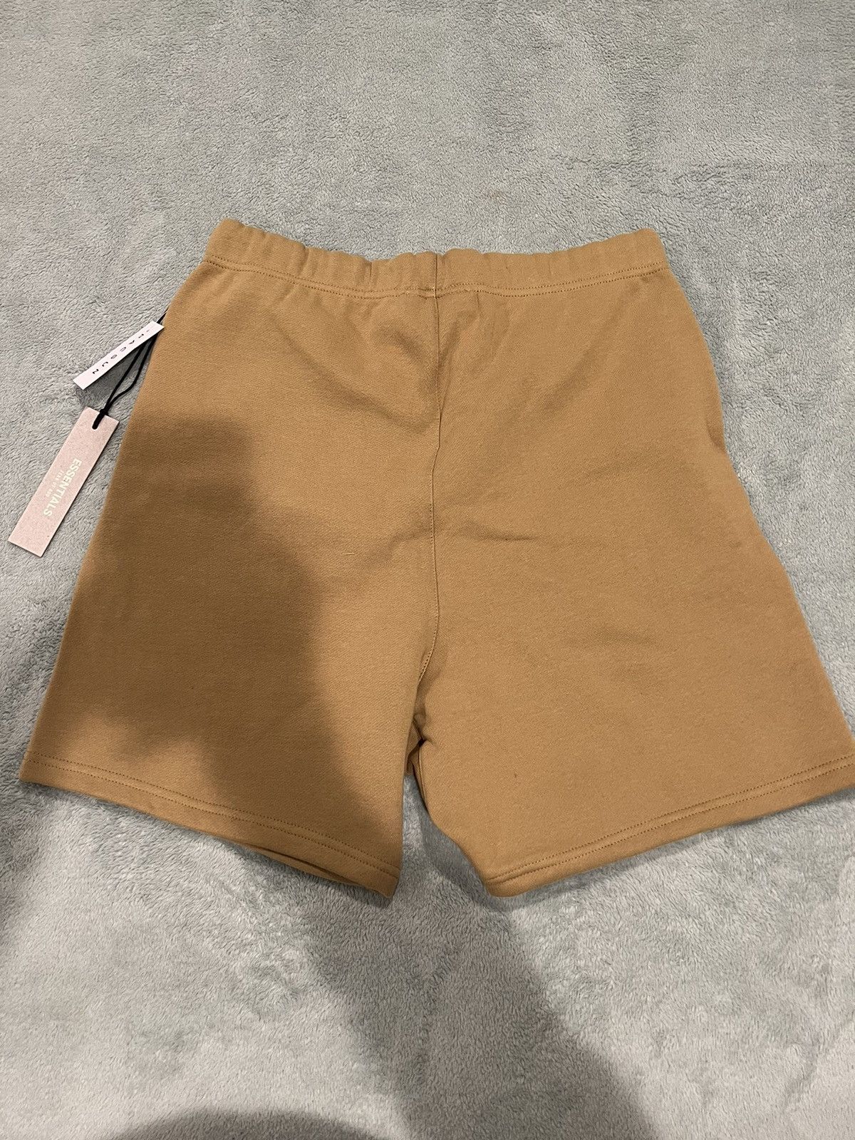 Essentials × Fear of God Essentials FOG Shorts Amber Size US 30 / EU 46 - 2 Thumbnail