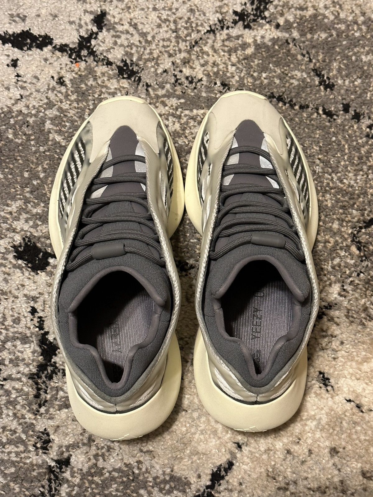 Adidas × Kanye West Adidas Yeezy 700 V3 Fade Salt Size US 11 / EU 44 - 4 Thumbnail