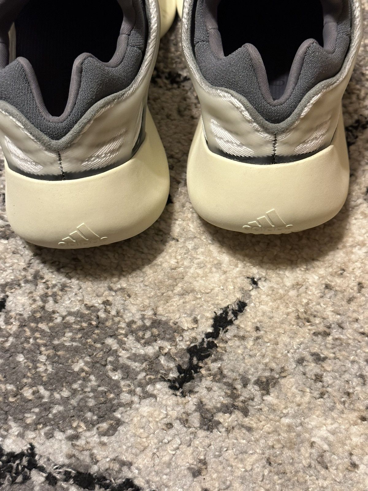 Adidas × Kanye West Adidas Yeezy 700 V3 Fade Salt Size US 11 / EU 44 - 3 Thumbnail