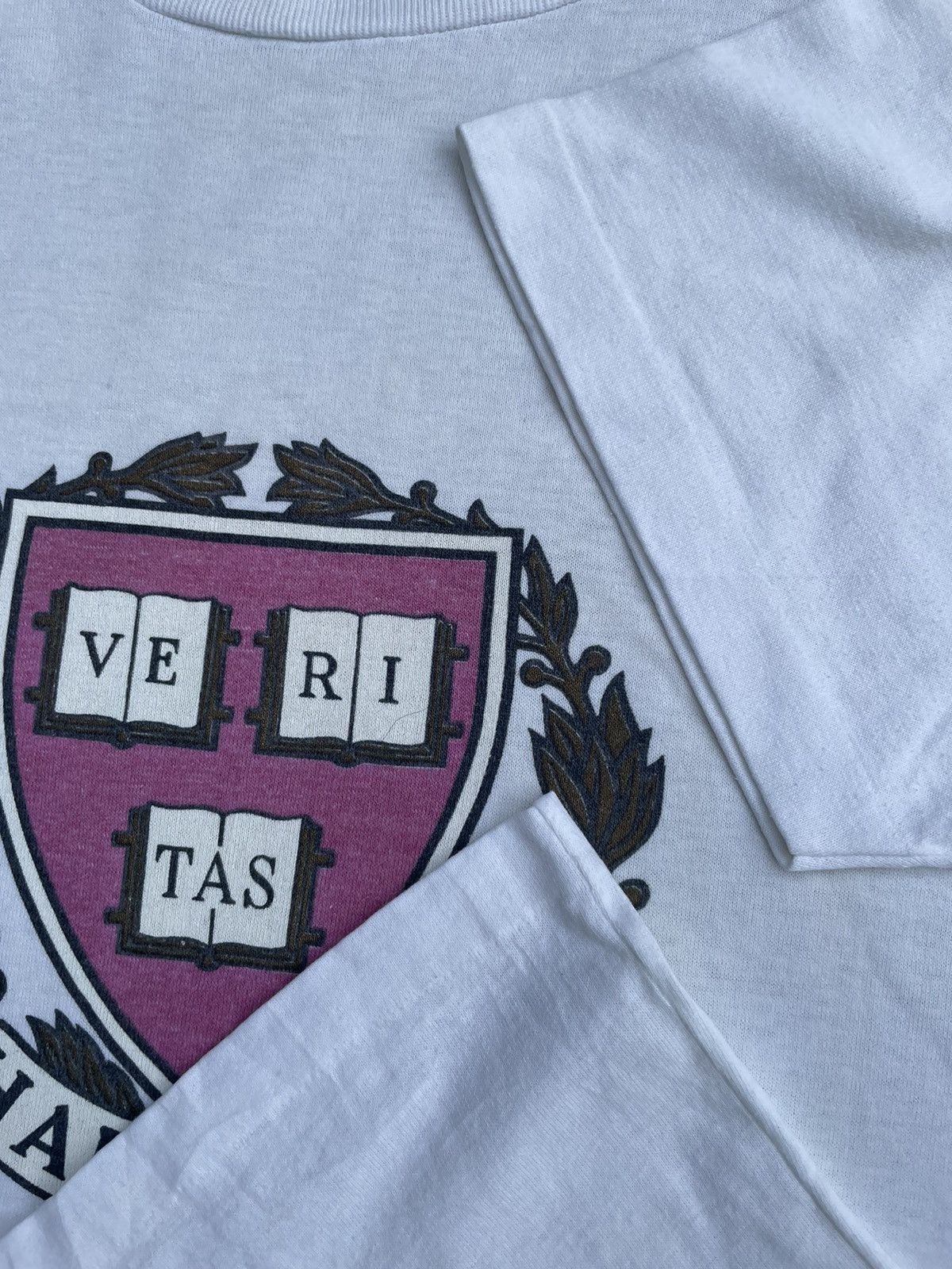 Vintage Vintage Harvard Universiry Tshirt Size US L / EU 52-54 / 3 - 9 Thumbnail