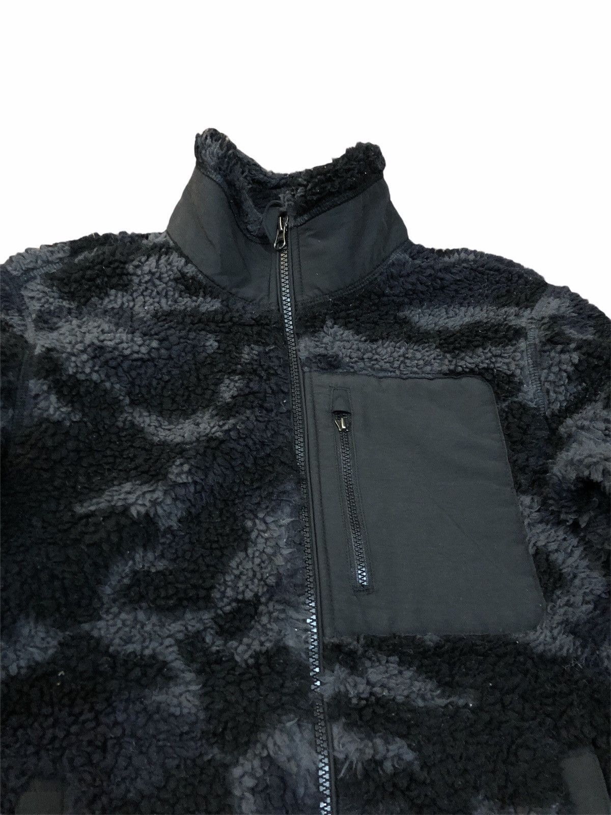 Uniqlo Uniqlo Camo Deep Pile Sherpa Zipper Jacket Size US S / EU 44-46 / 1 - 4 Thumbnail