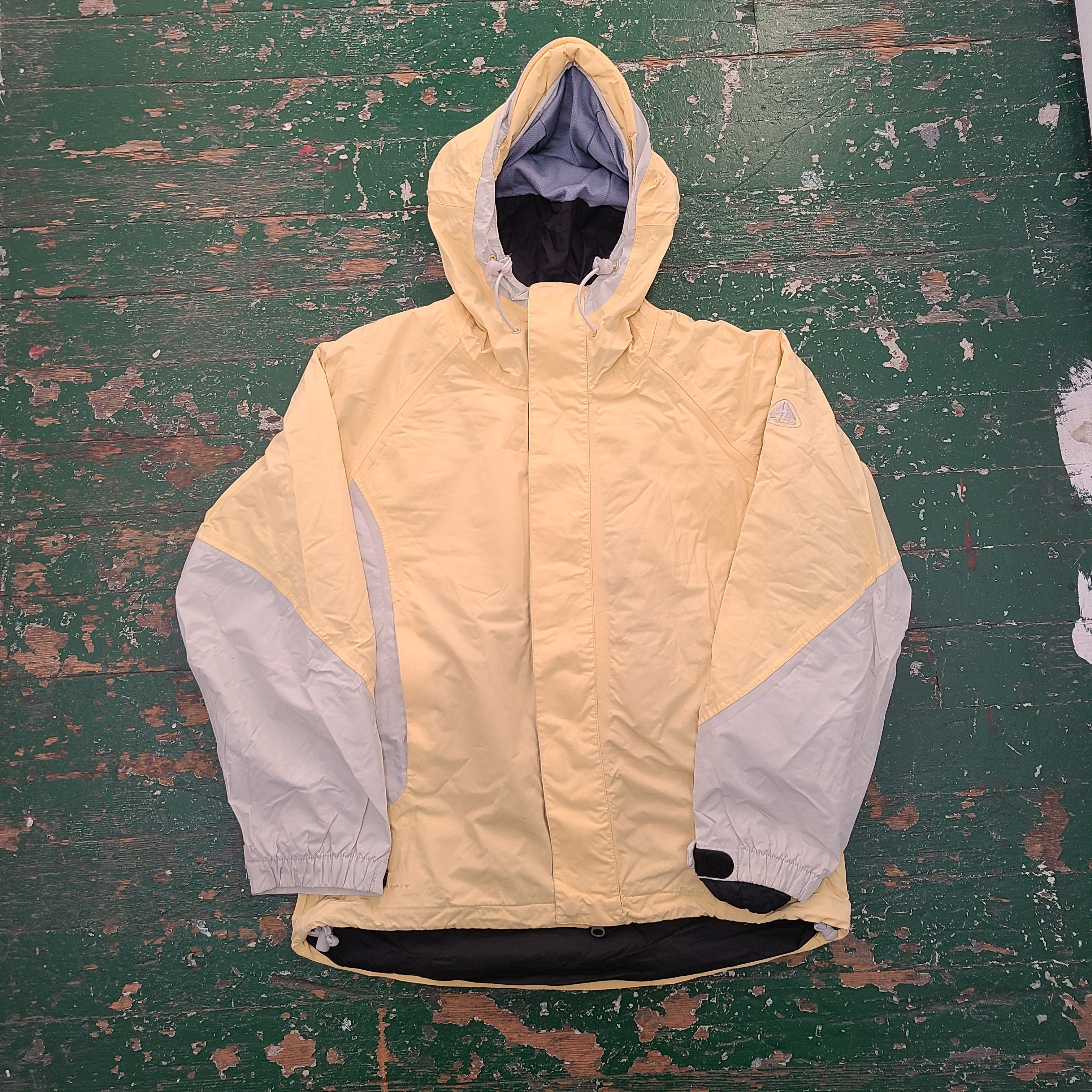 Nike ACG Outer layer baby yellow