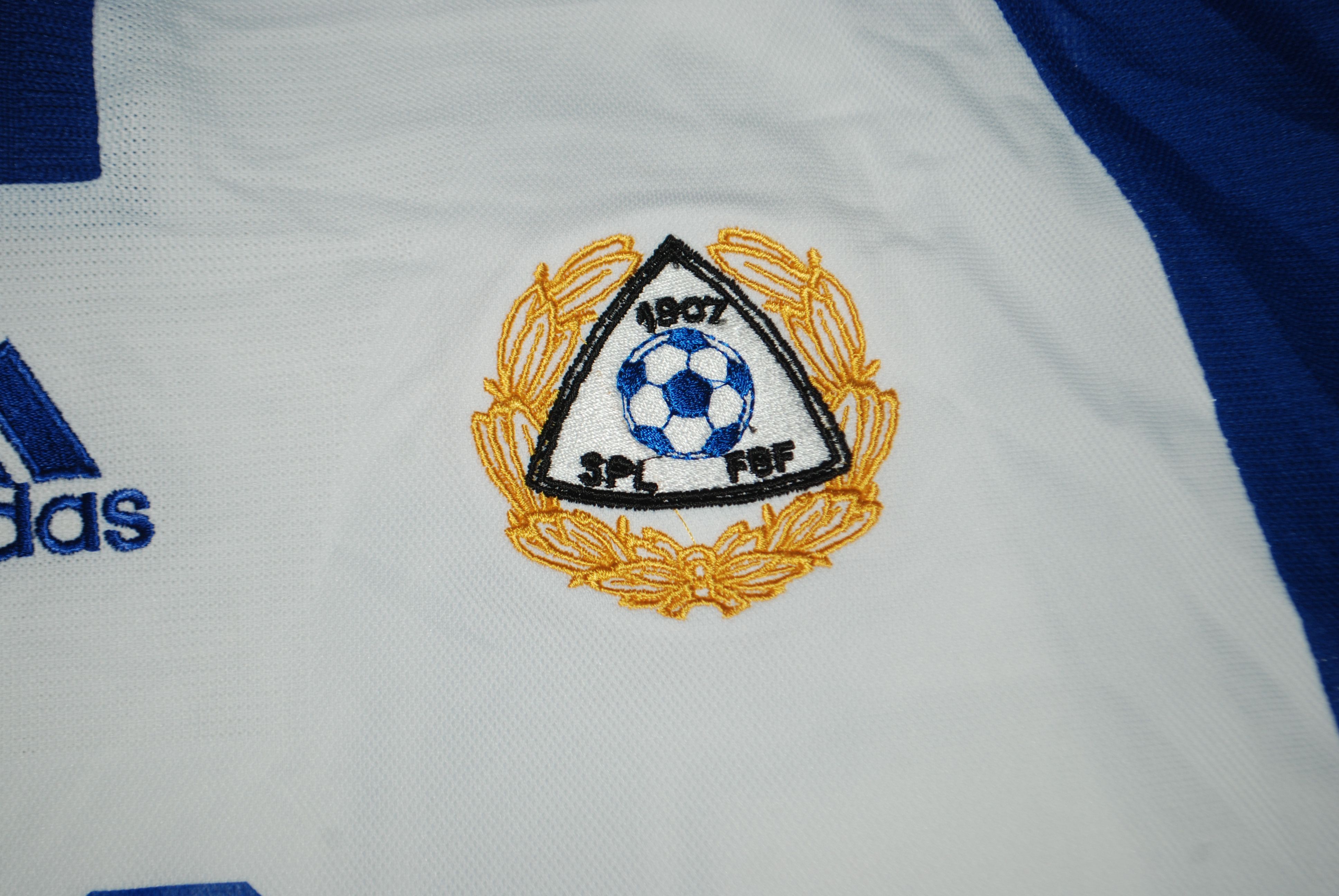 Adidas × Vintage #16 FINLAND MATCH ISSUE 2000 2002 HOME FOOTBALL SHIRT Size US XL / EU 56 / 4 - 5 Thumbnail