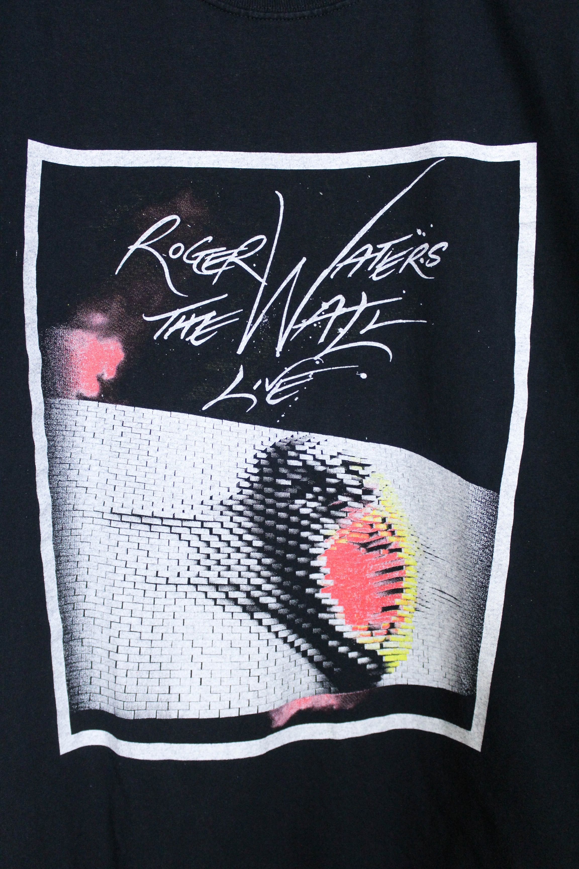 Band Tees Roger Waters The Wall Live 2011 Rock Band Tour T-shirt Tee Size US L / EU 52-54 / 3 - 3 Thumbnail