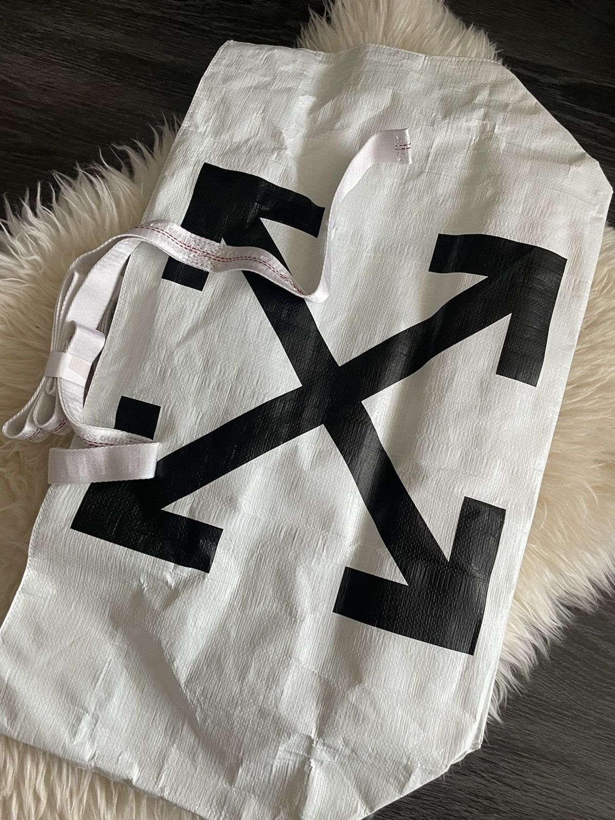 Off-White Brand NEW XL Super Limited Edition Runway Logo Tote Bag Size ONE SIZE - 2 Thumbnail
