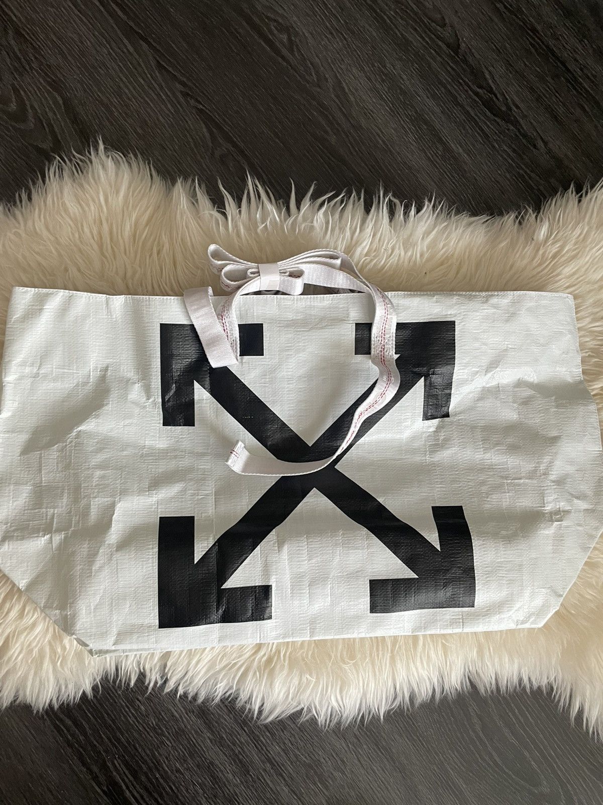 Off-White Brand NEW XL Super Limited Edition Runway Logo Tote Bag Size ONE SIZE - 1 Thumbnail