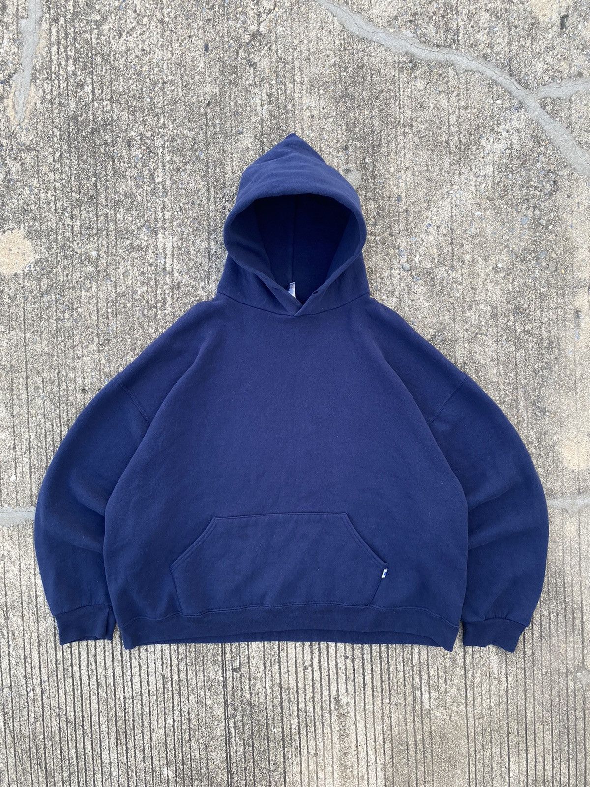 Russell Athletic × Vintage Vintage Boxy Russell Athletic Hoodie Navy Size US XL / EU 56 / 4 - 1 Thumbnail