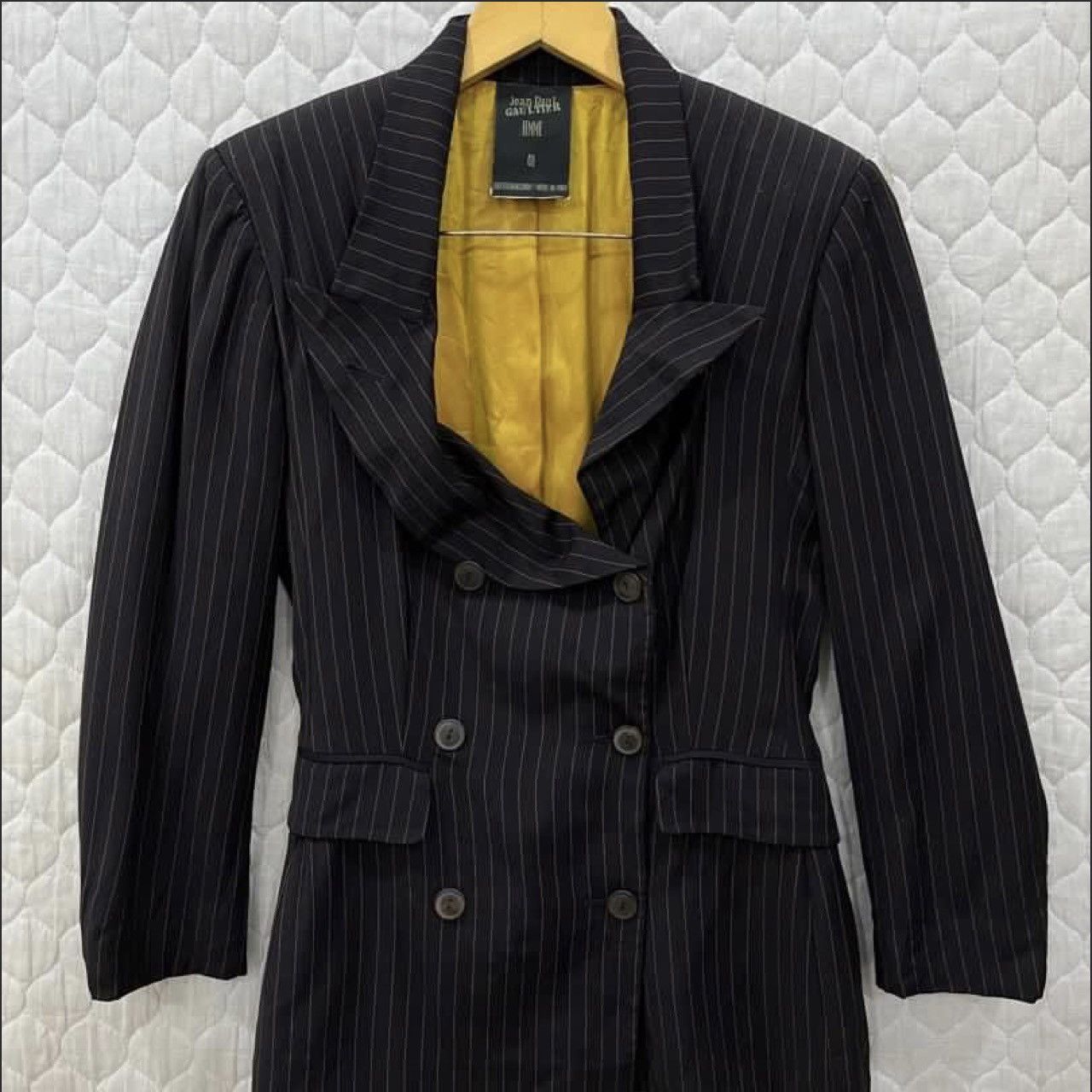 Vv JEAN PAUL GAULTIER