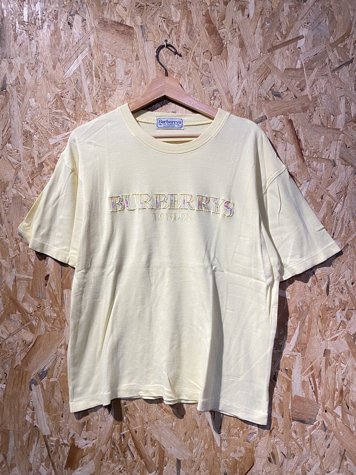 RARE VINTAGE BURBERRYS SPELL OUT TSHIRT